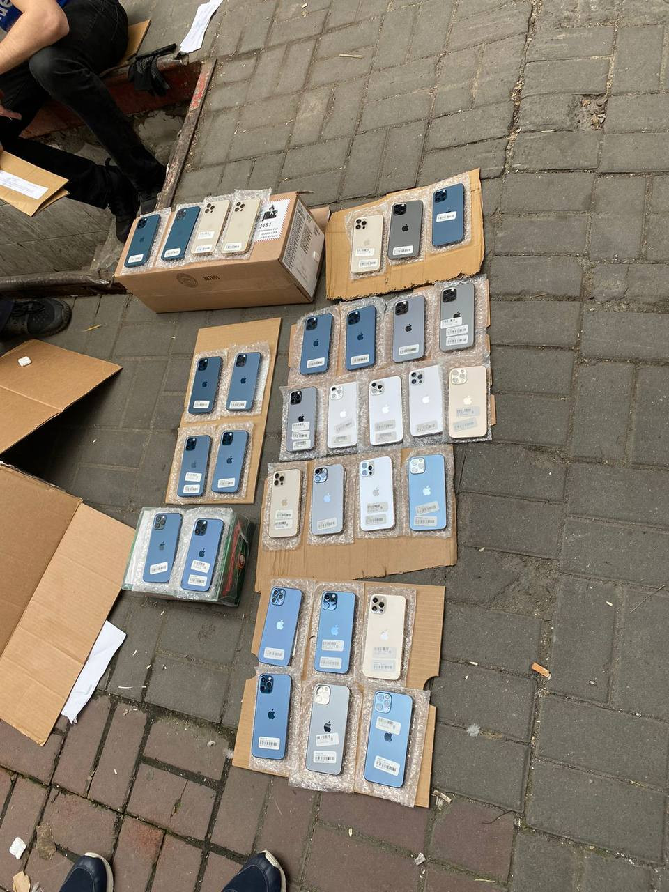 ₴70 million smuggling: Apple, Samsung та Xiaomi products were attempted to import under the guise of humanitarian aid