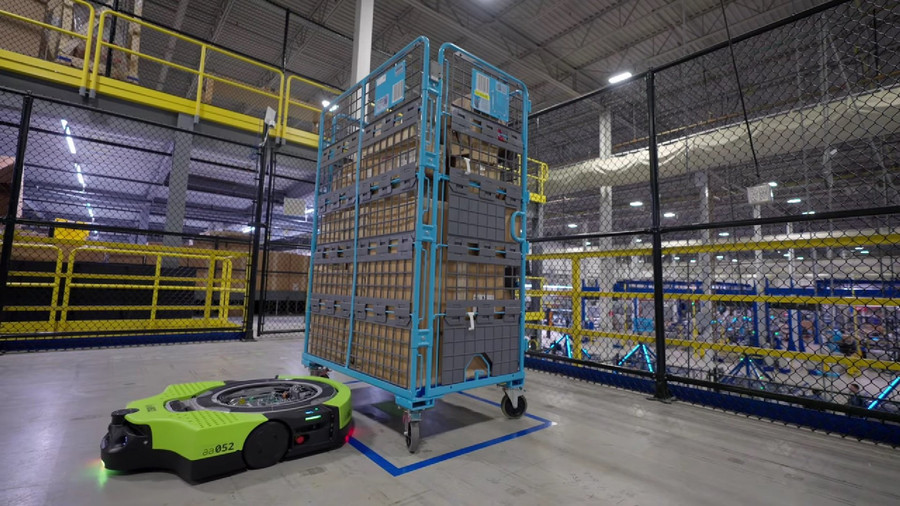Amazon announces a mobile stand-alone robot to move loads