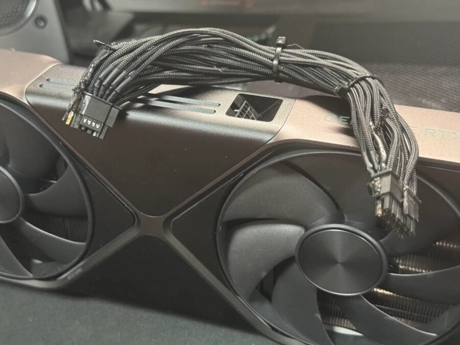 І от знову: NVIDIA RTX 5090 плавить роз'єми живлення