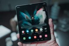 Samsung invited to this year's presentation of foldable smartphones Samsung Galaxy Fold 4 and Flip 4 with a puzzle