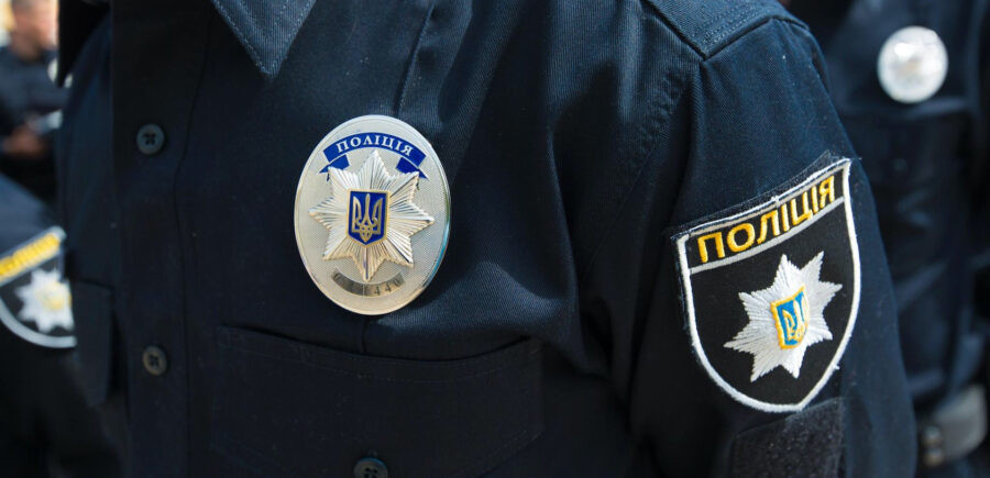 Поліція звертається за допомогою до громадян: повідомляти про підозрілі об’єкти та людей, особливу увагу звернути на червоні елементи одягу