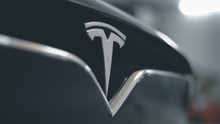 Tesla відкликає 321 тисячу електромобілів Model 3 і Model Y