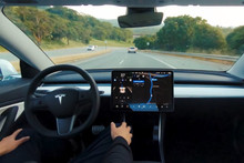 Tesla врегулювала справу про аварію Model X, в якій загинув інженер Apple Волтер Хуанг