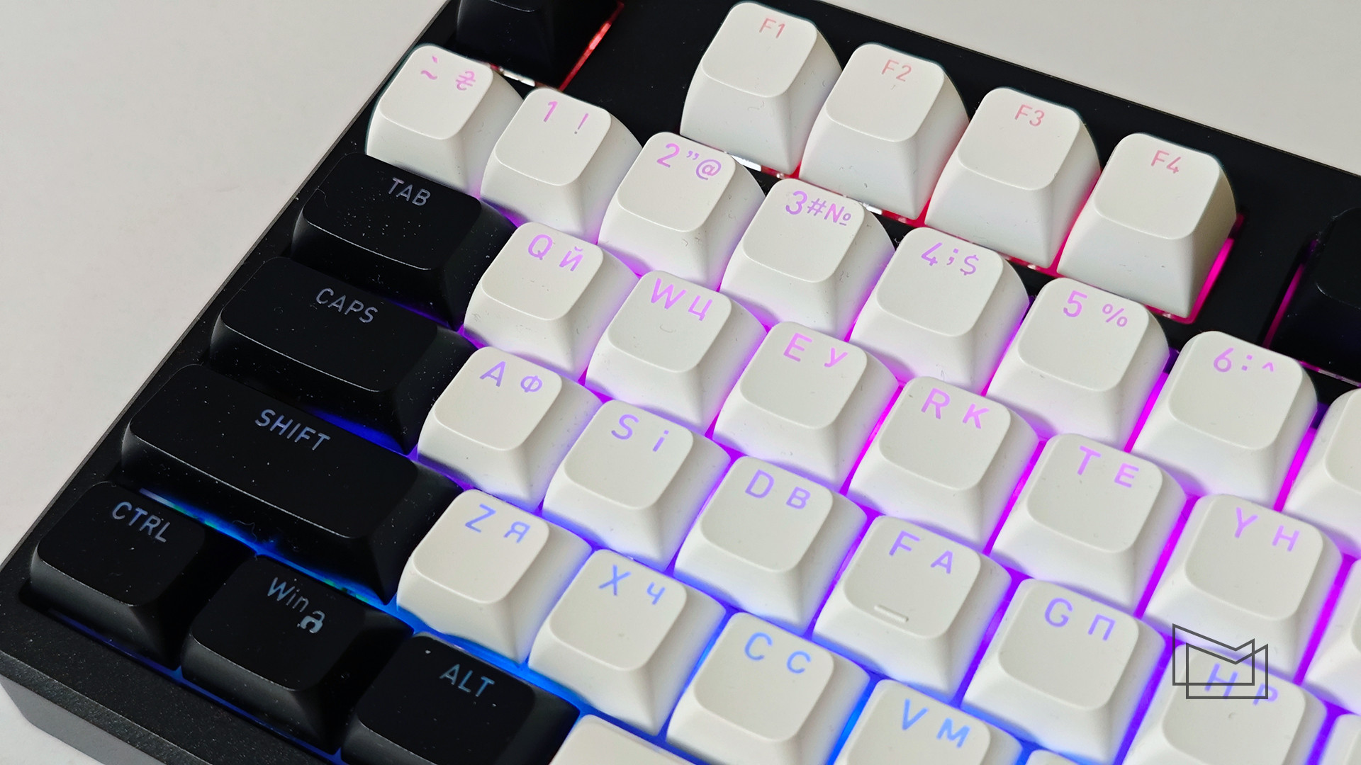 Огляд HATOR Rockfall 3 TKL Wireless: дизайн та конструкція