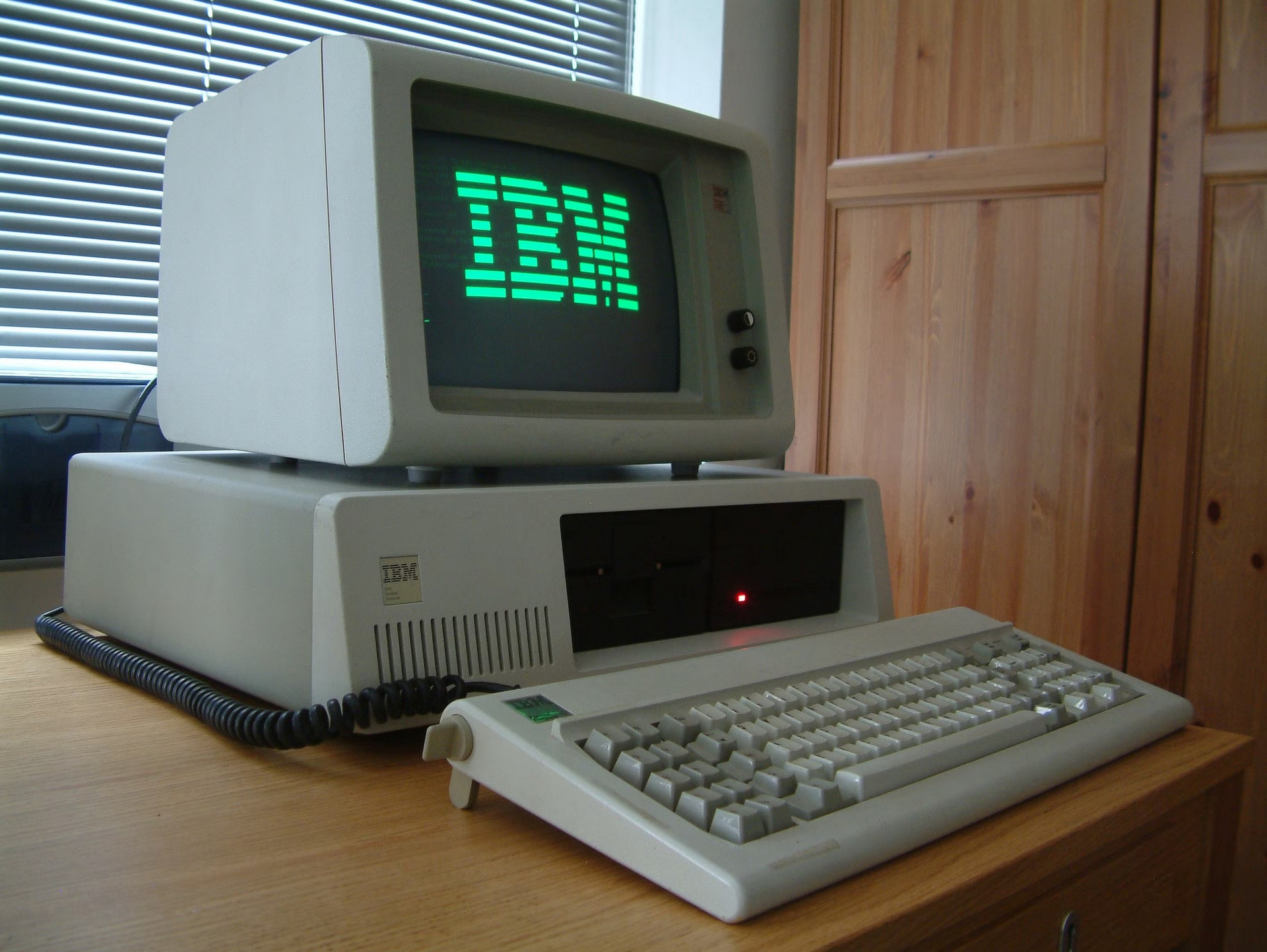 Персональний комп'ютер IBM PC з MDA монітором
