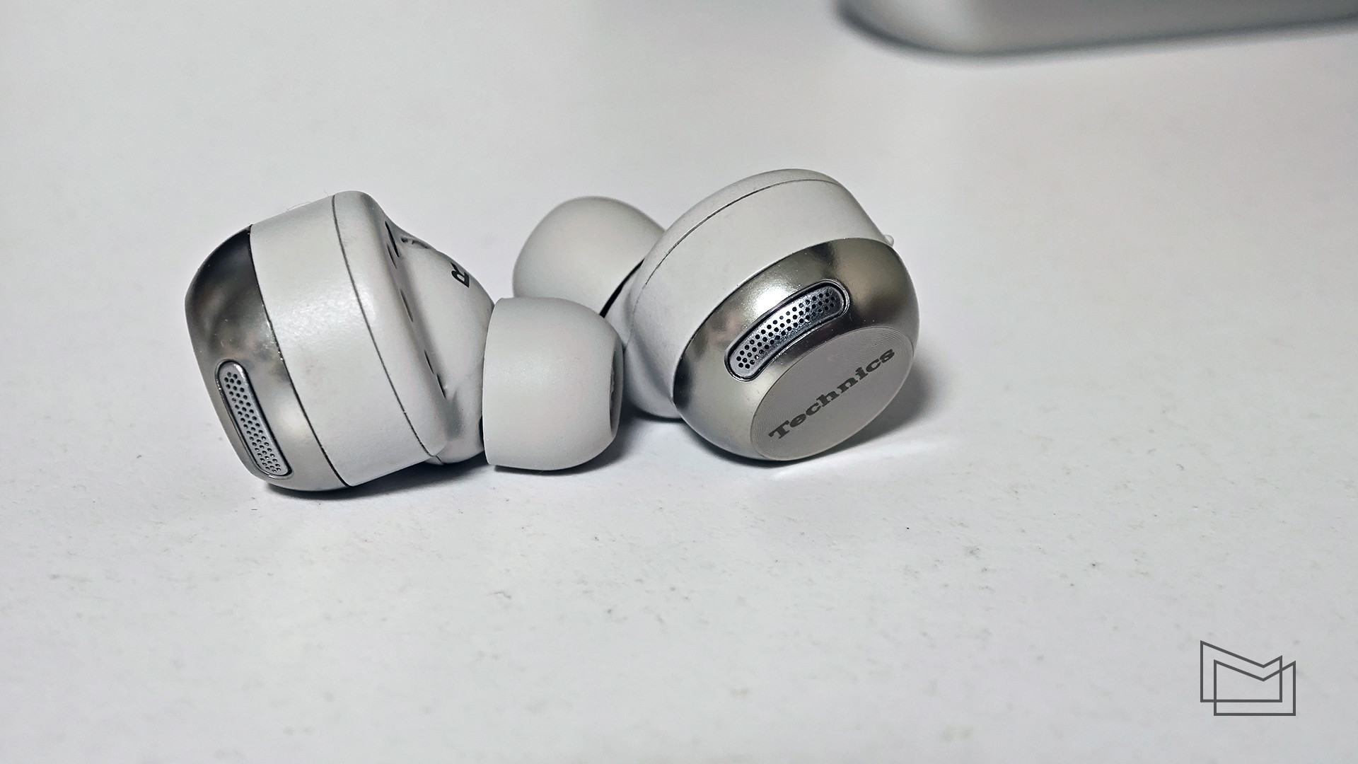 Огляд Technics EAH-AZ100: дизайн та зручність використання