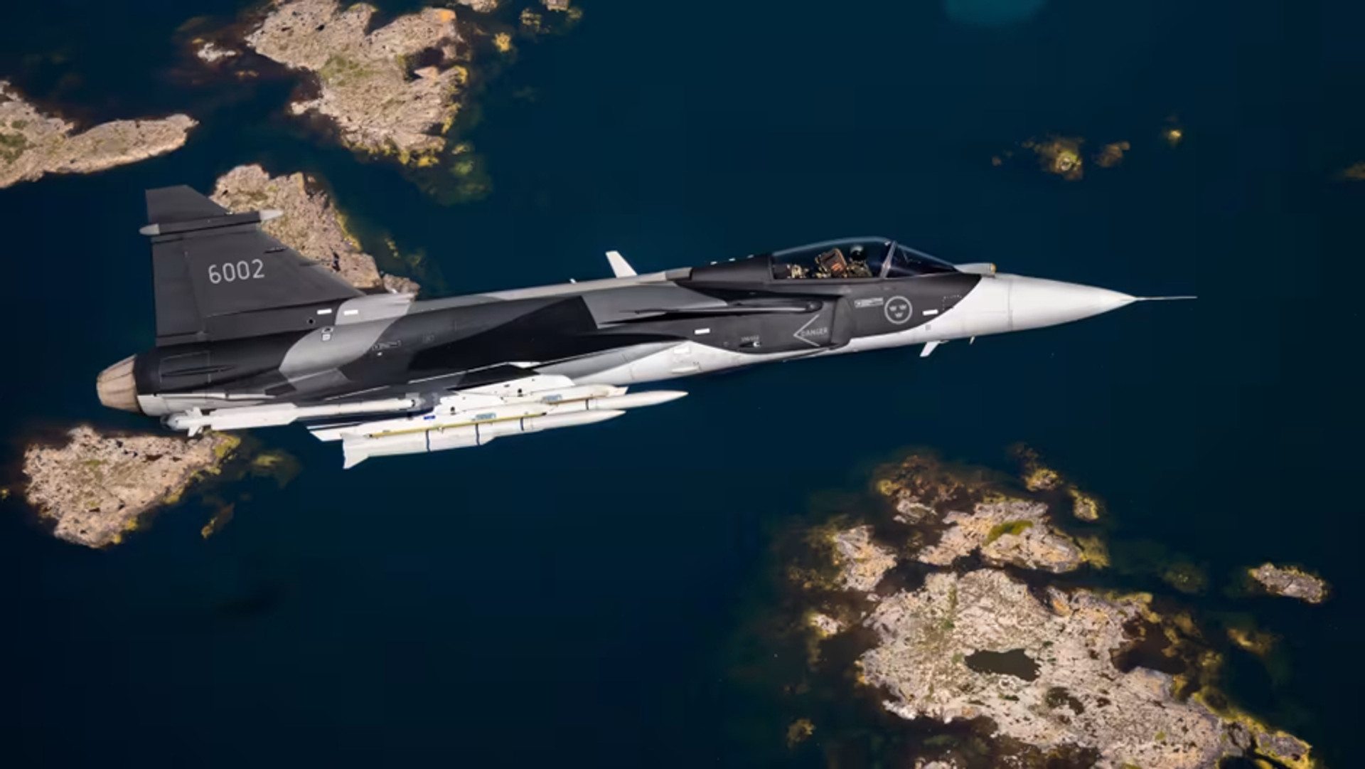Saab 39 Grippen E озброєний ракетами IRIS-T та Meteor / Фото SAAB