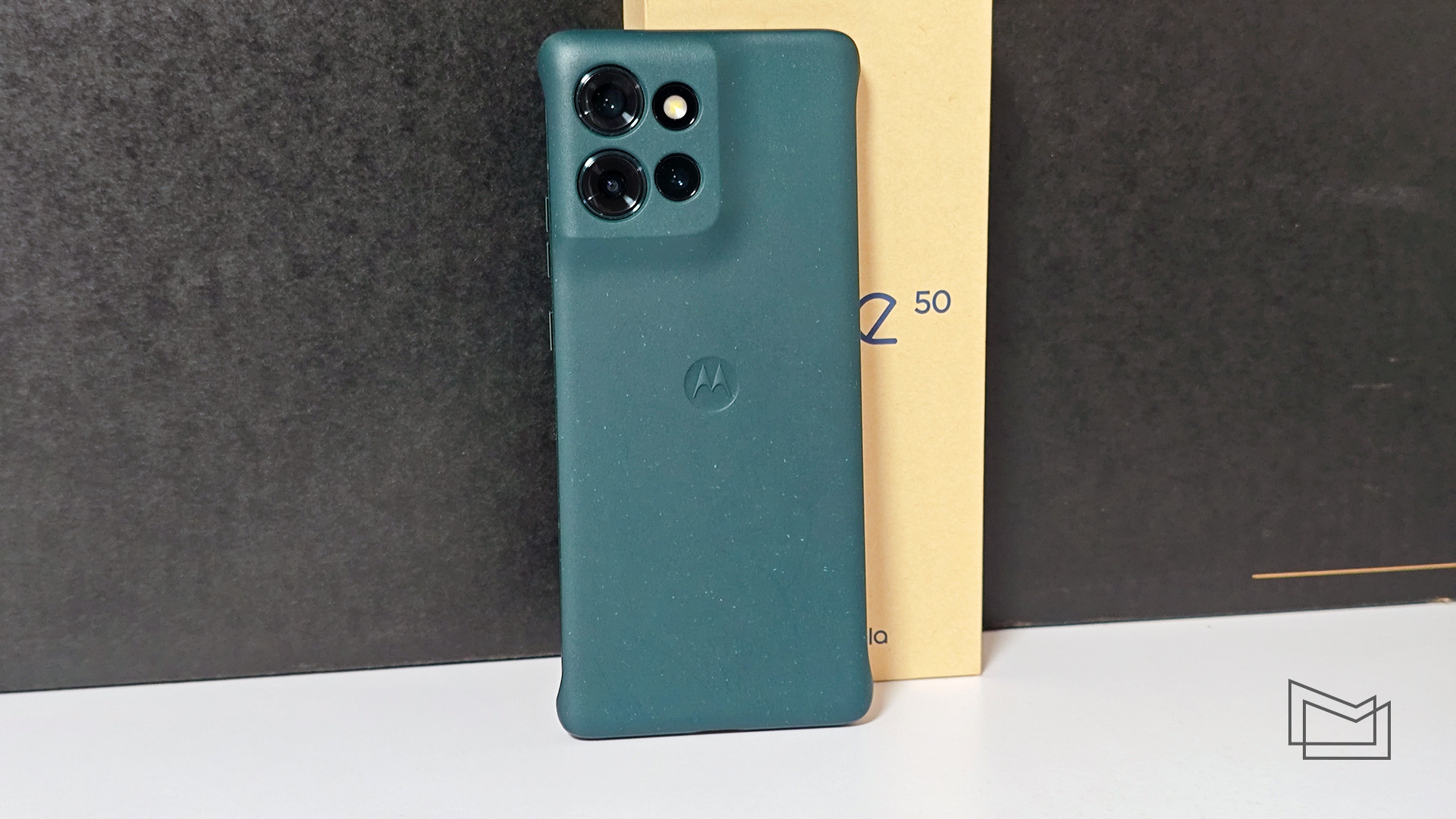 Motorola Edge 50: комплектація