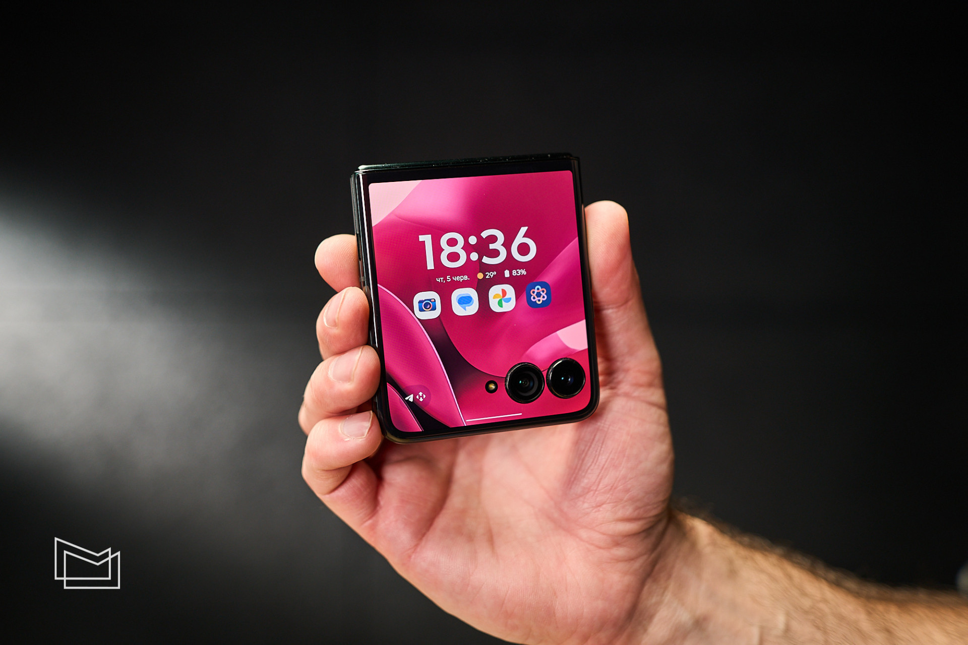 Огляд Motorola Razr 60 Ultra: дисплеї