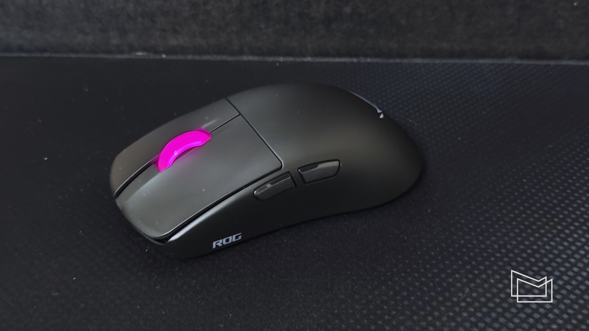 Огляд ASUS ROG Harpe II Ace: ергономічність, форма та вага