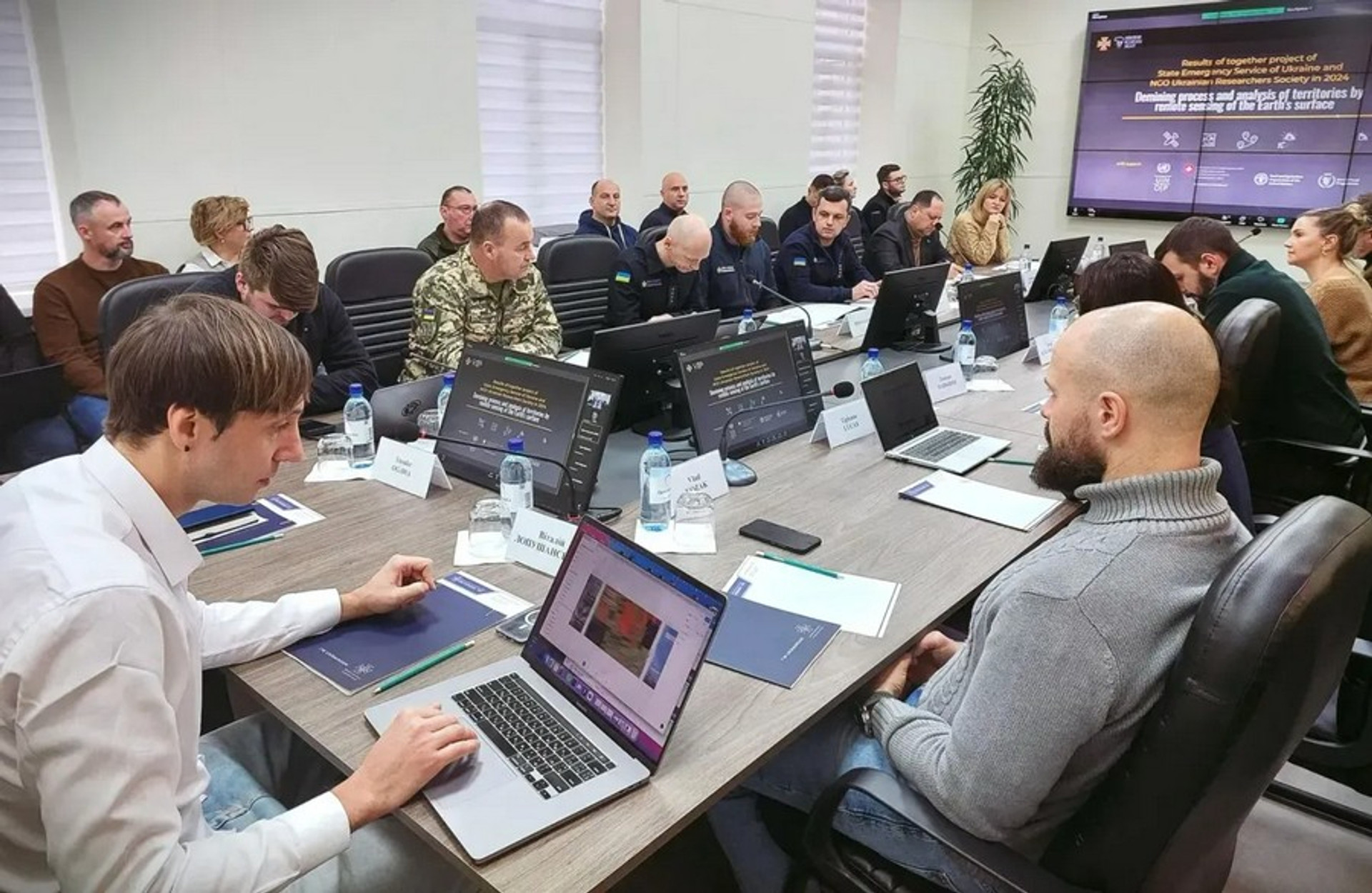 Discussion of new approaches for safe demining; photo from the Ministry of Defense website