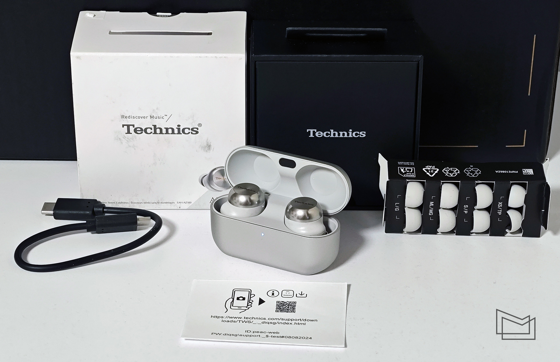 Огляд Technics EAH-AZ100: комплектація