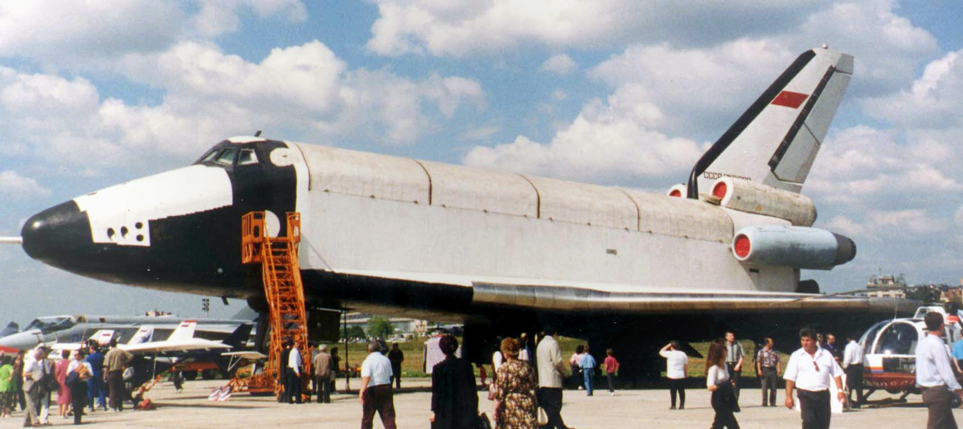 Тестовий БТС-002 на авіасалоні МАКС-97, 1997 рік
