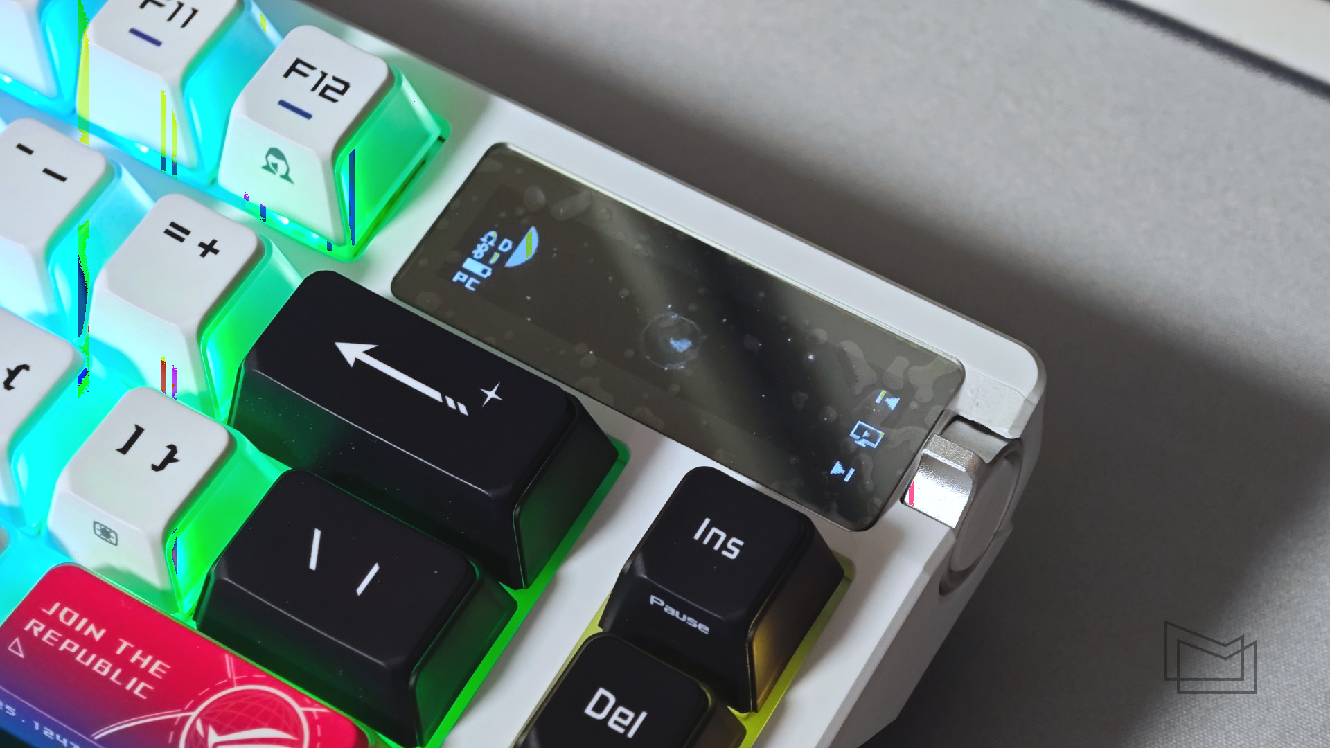 Огляд ASUS ROG Azoth X: функціональність, можливості, автономність