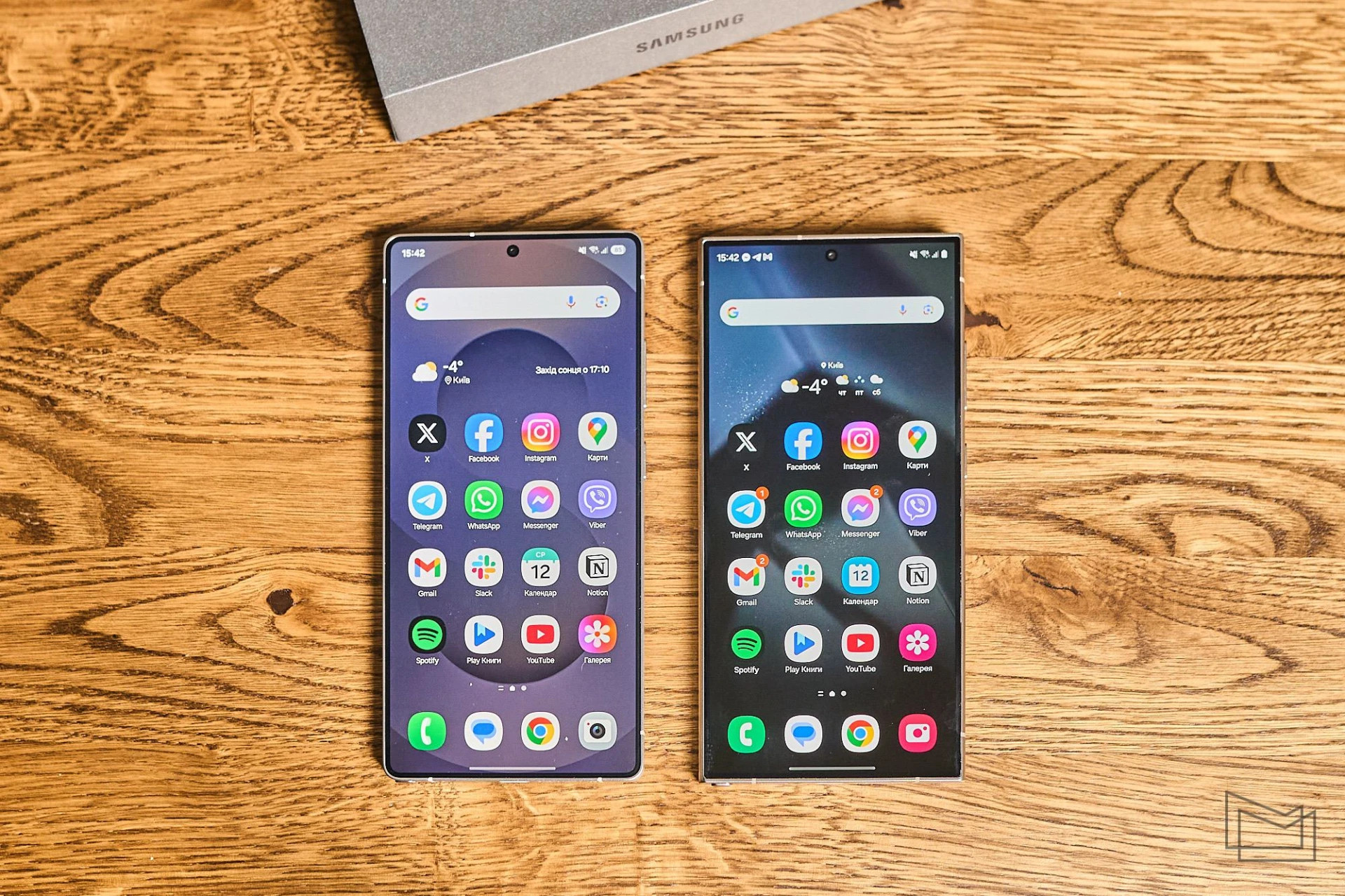 Samsung Galaxy S25 Ultra (left) and Samsung Galaxy S24 Ultra (right)
