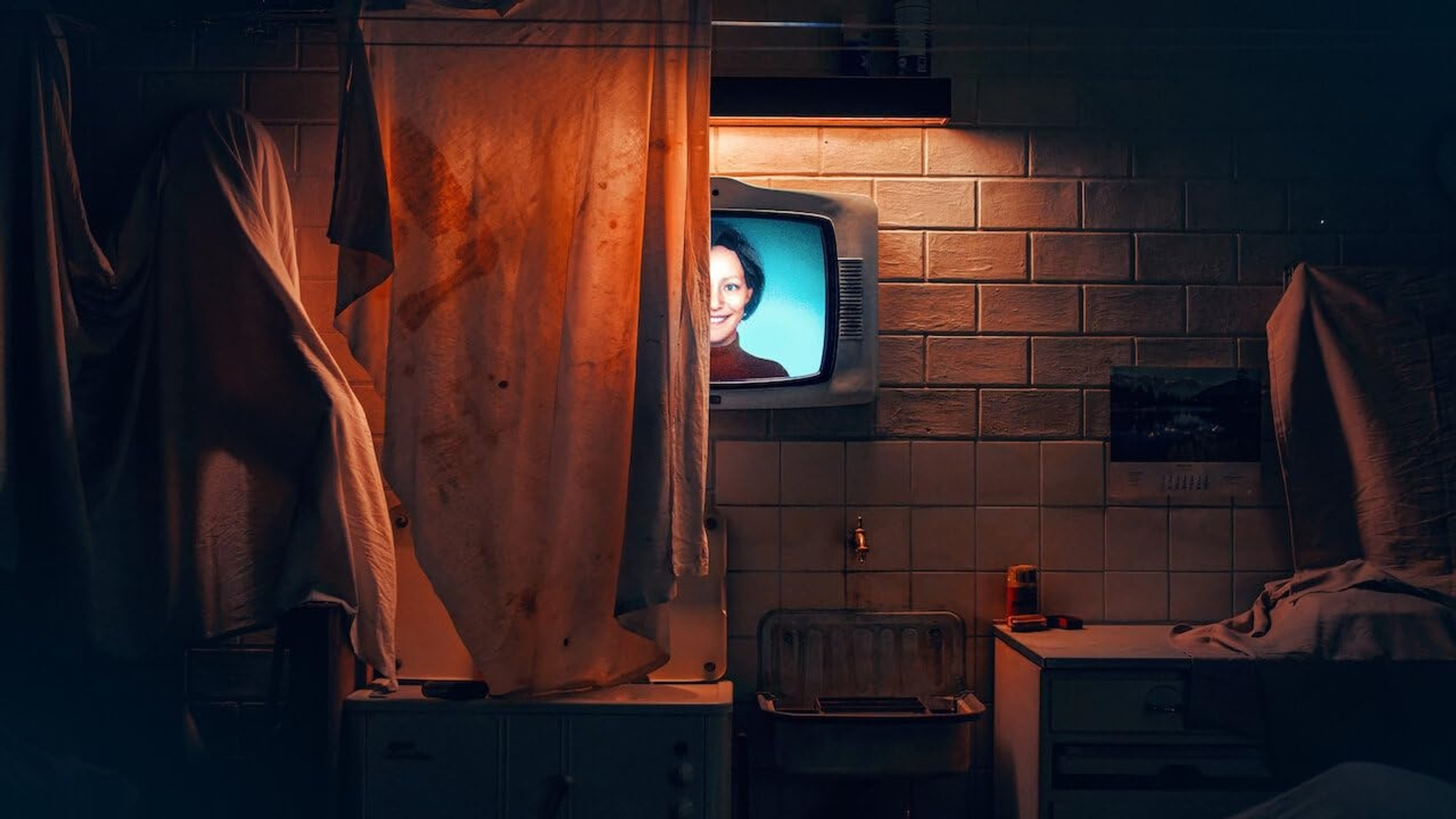 A still from the TV series Cassandra / Cassandra