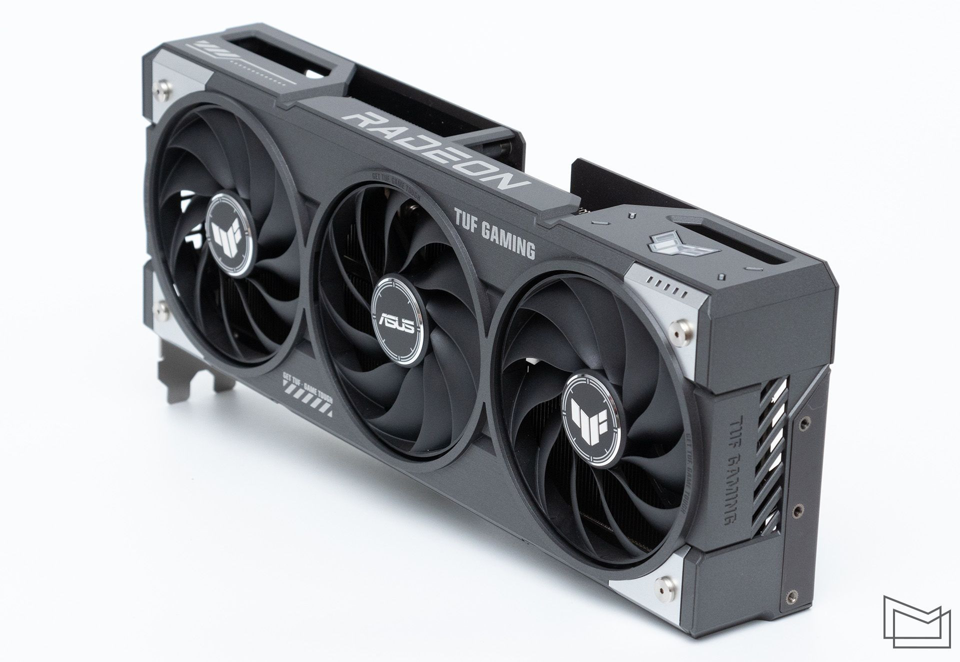 Radeon RX 9060 XT 16 ГБ чудова конкурентка для GeForce RTX 5060 Ti 16 ГБ. Схожа продуктивність за менші гроші. Ну, принаймні так має бути