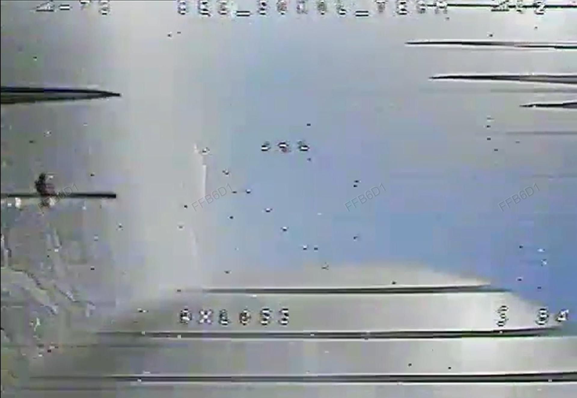 Кадри з відео ворожого FPV-дрона під впливом РЕБ. Напис RXLOSS на екрані свідчить про втрату зв’язку між дроном і пультом управління