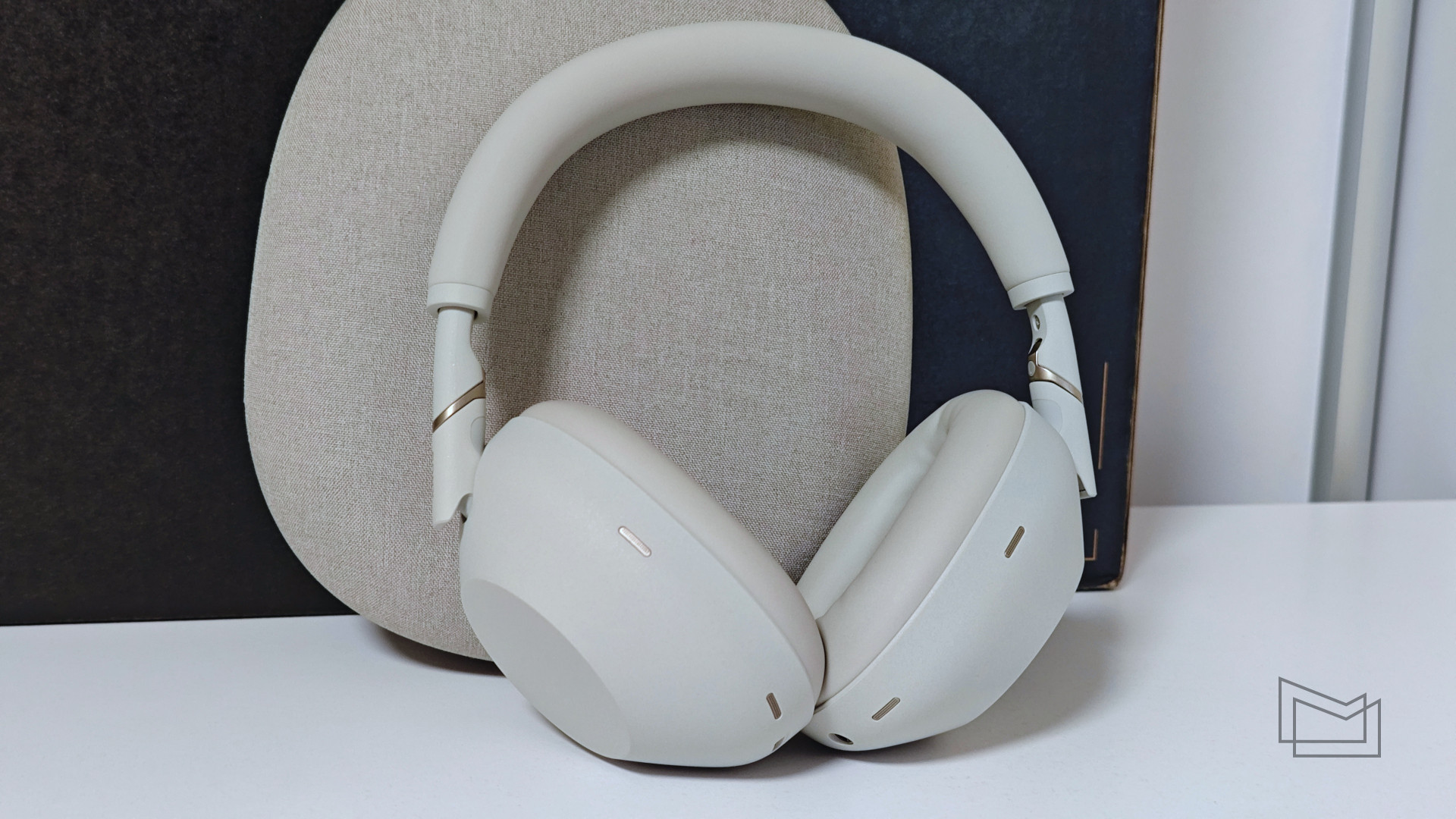 Огляд Sony WH-1000XM6: автономність