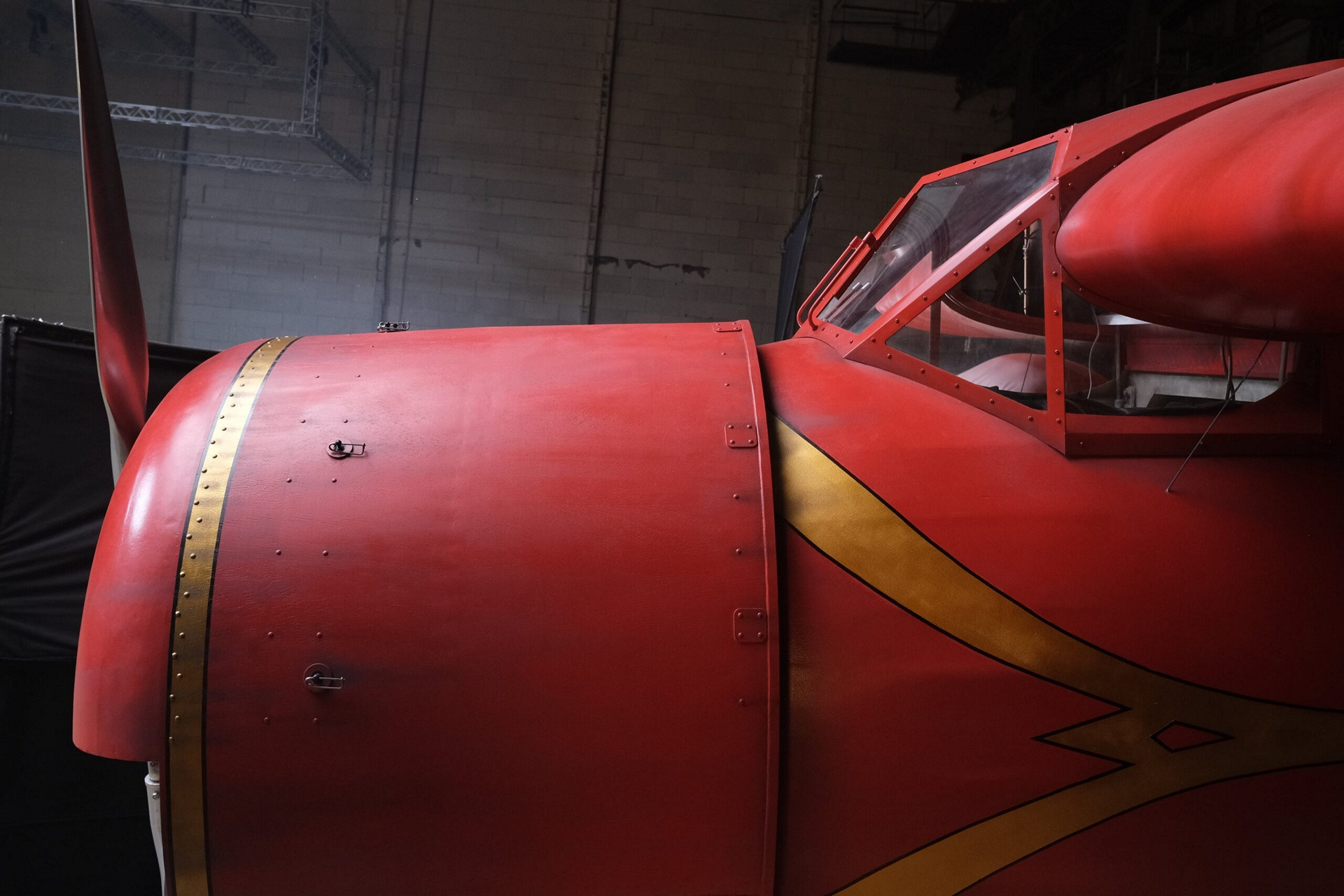 Макет кабіни літака Амелії Ергарт Lockheed Vega 5B для реклами PlayStation 5 – The Explorer