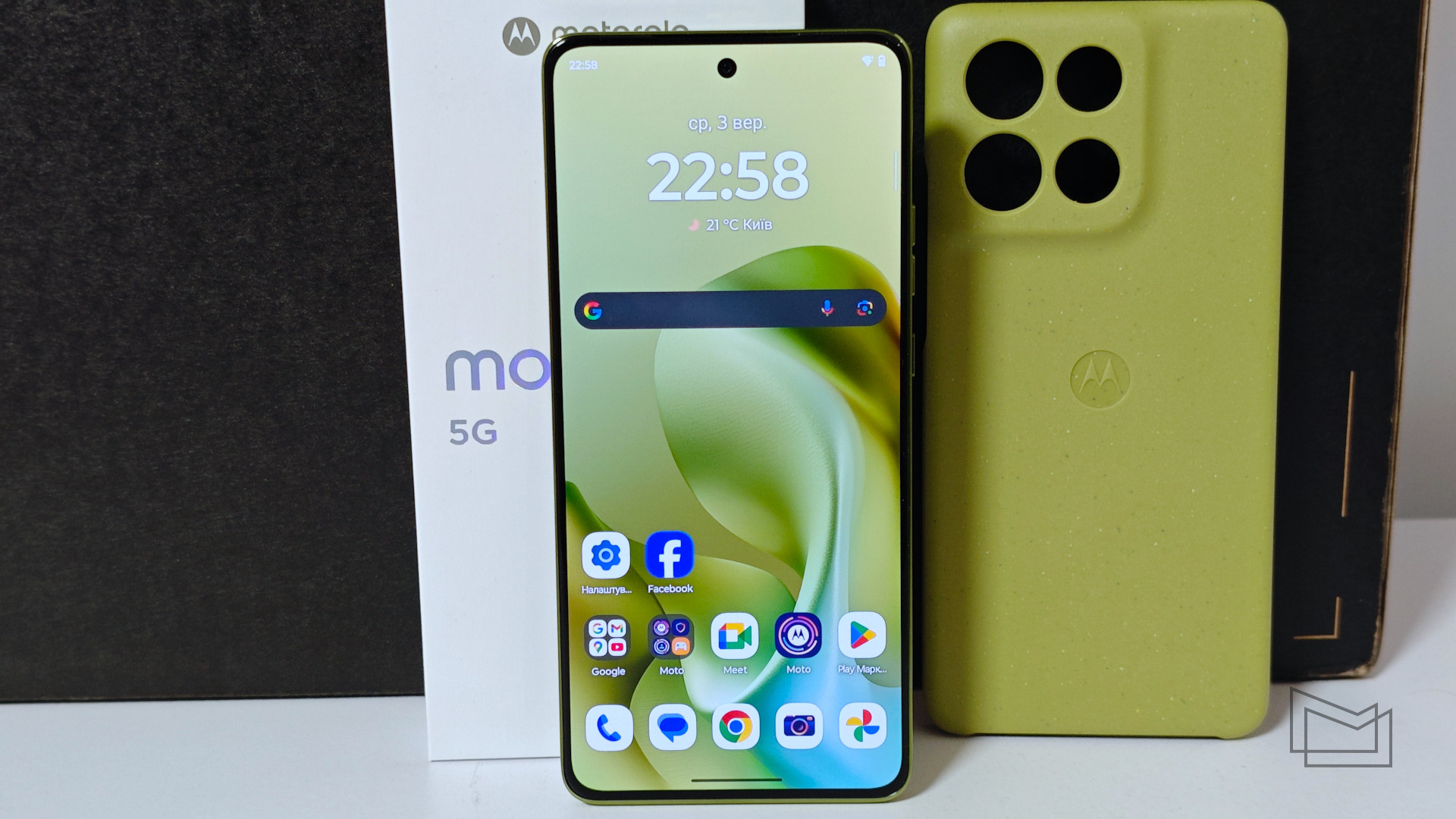 Огляд Motorola G86 5G: дисплей
