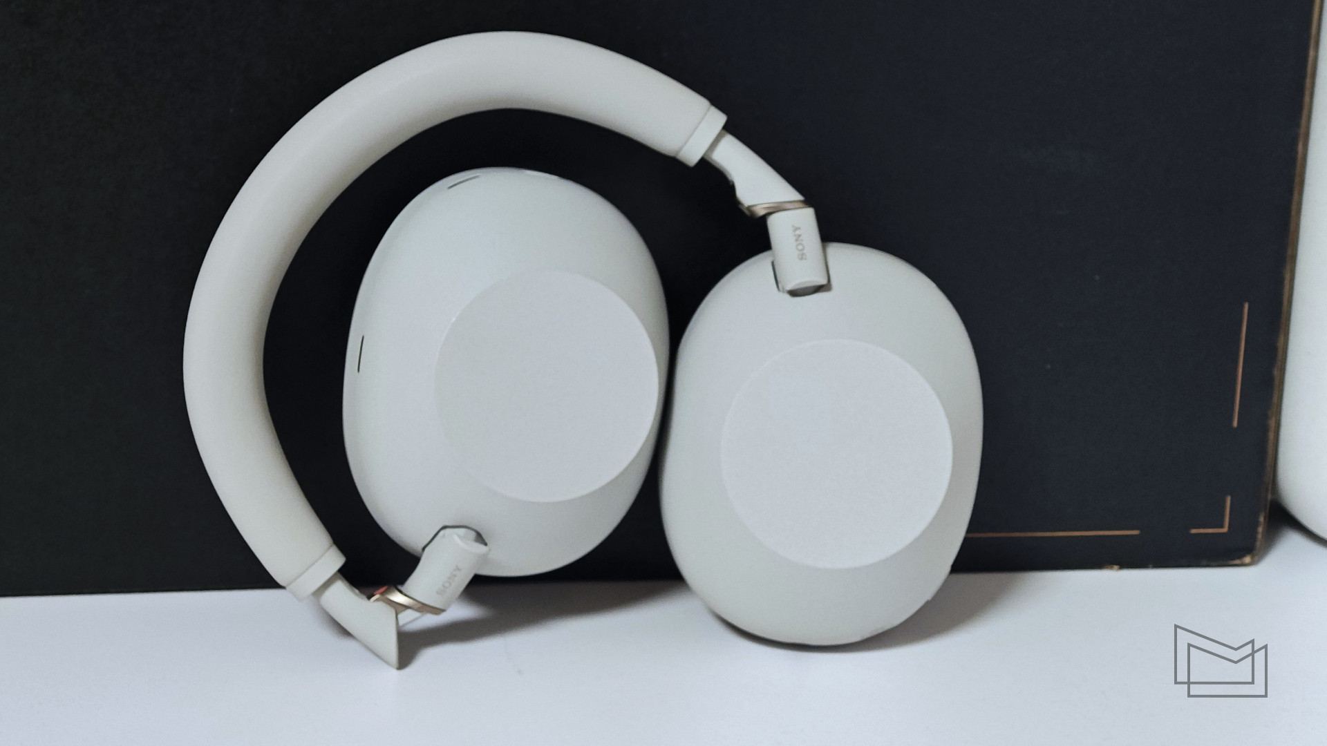 Огляд Sony WH-1000XM6: дизайн та зручність використання