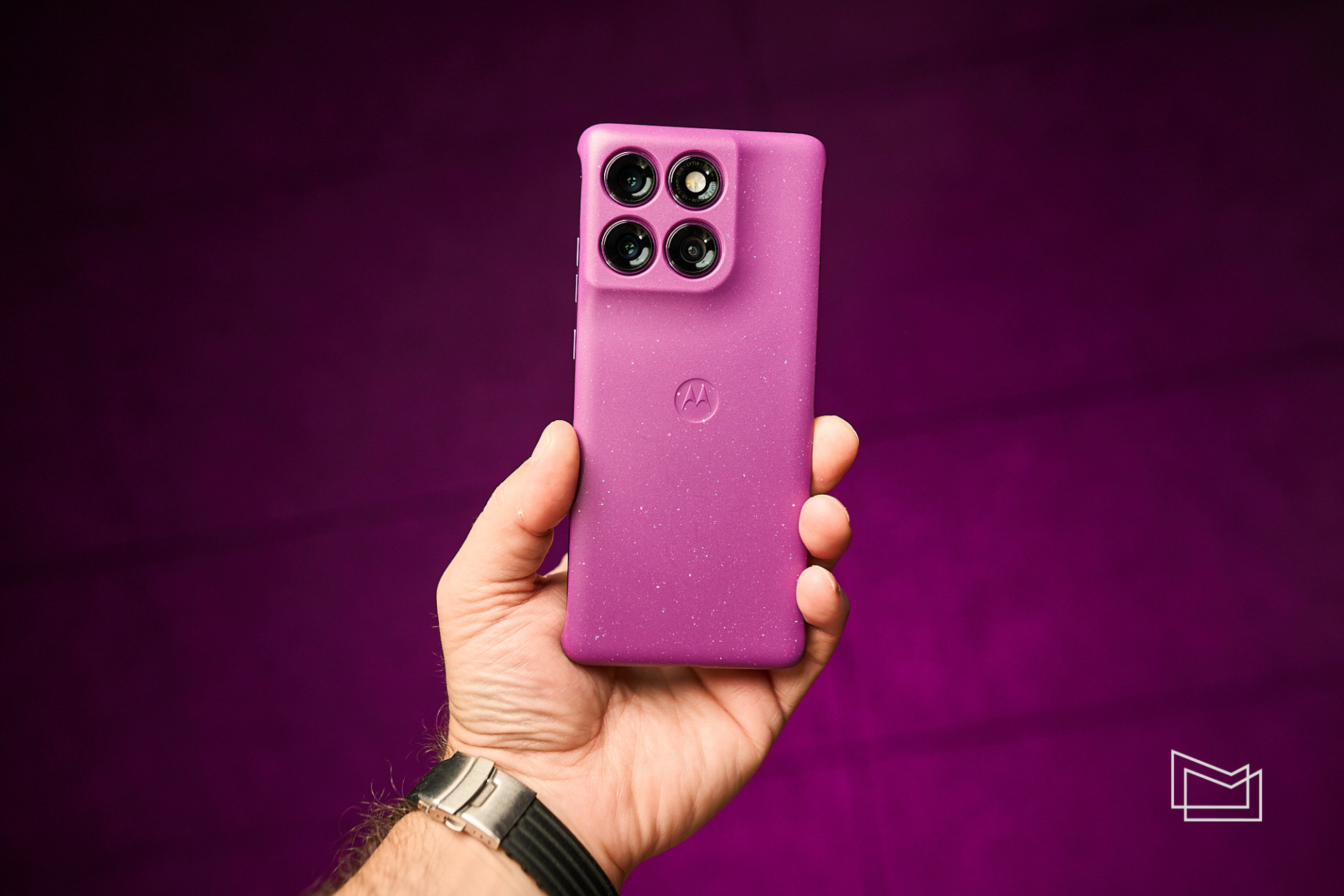 Огляд Motorola Edge 60 Pro: комплектація