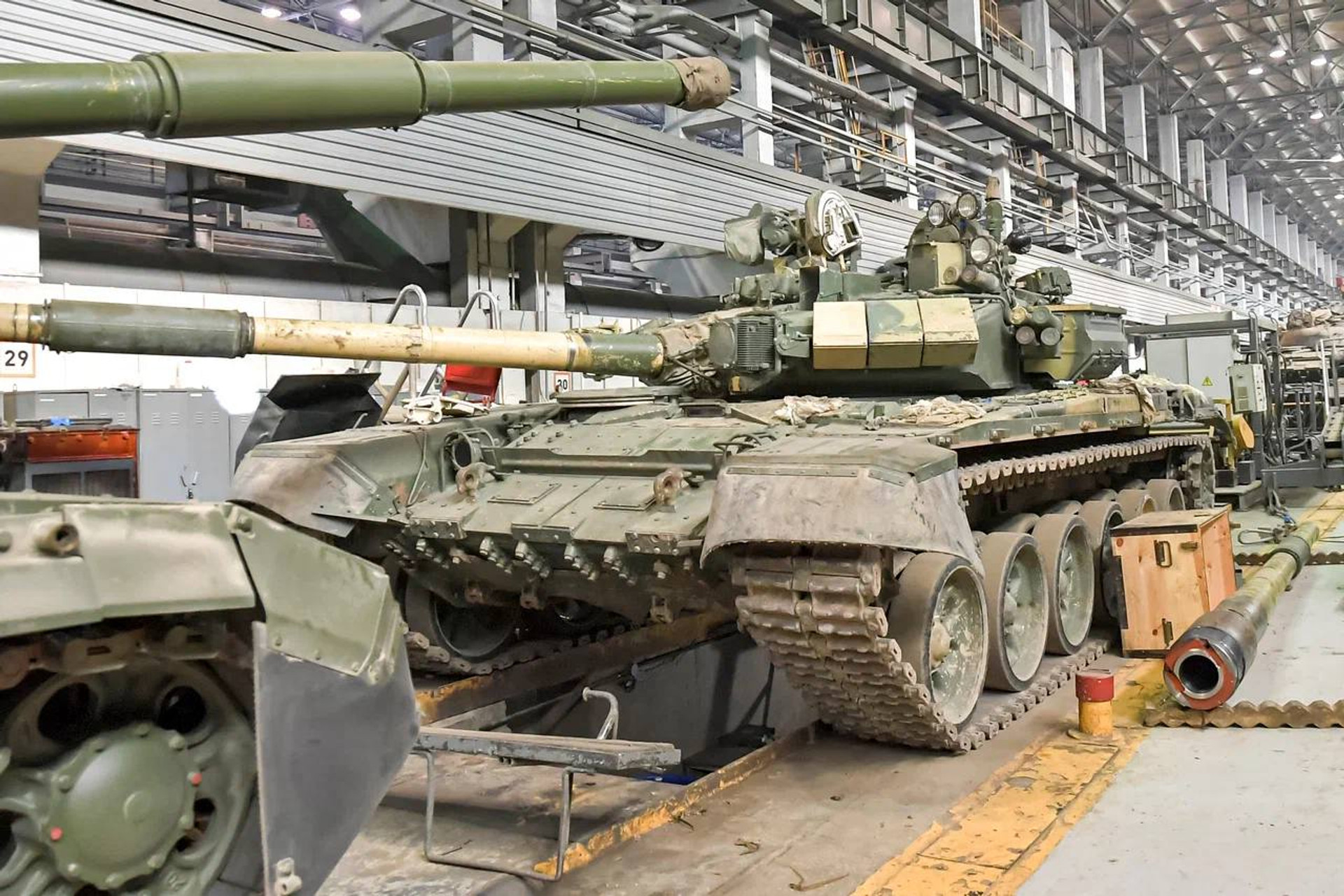 Процес модернізації Т-72Б3 на УВЗ / скріншот з репортажу російських ЗМІ