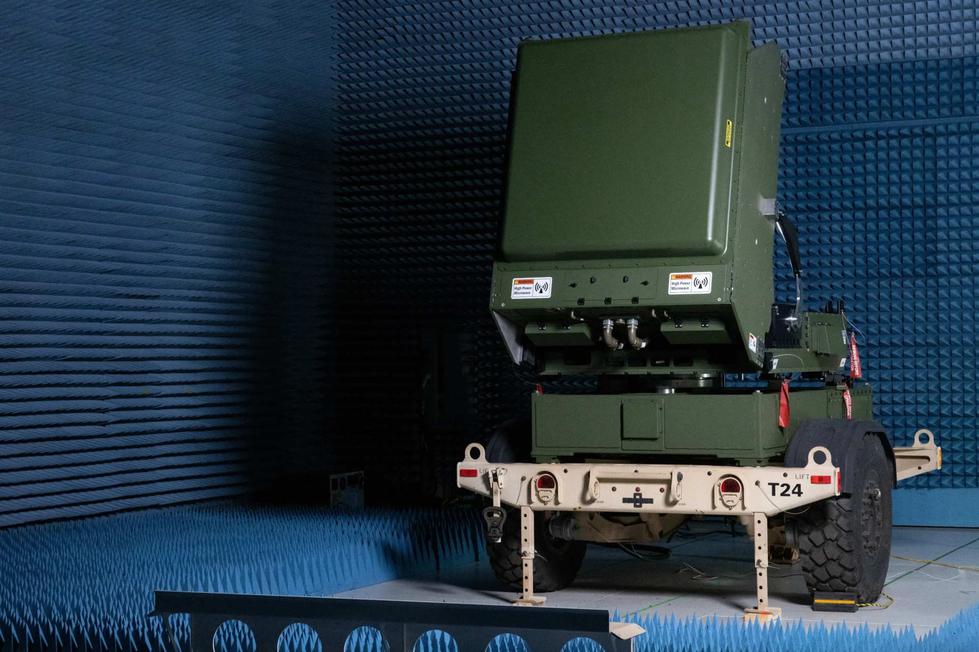 The ExDECS system is quite mobile so it can be transported by light military vehicles.