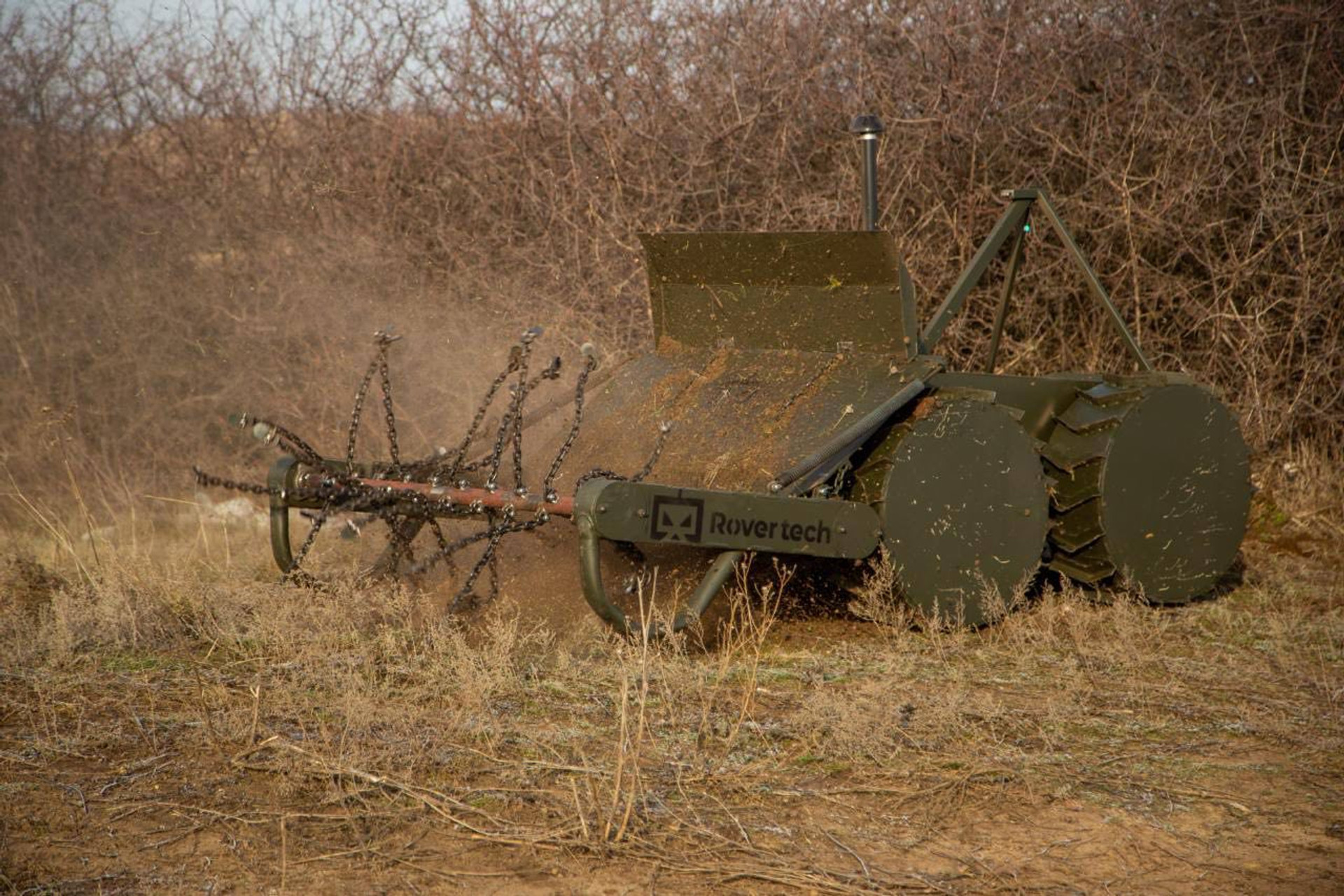 Наземний роботизований комплекс Змій з ціпками під час демонстрації. Фото: UDC