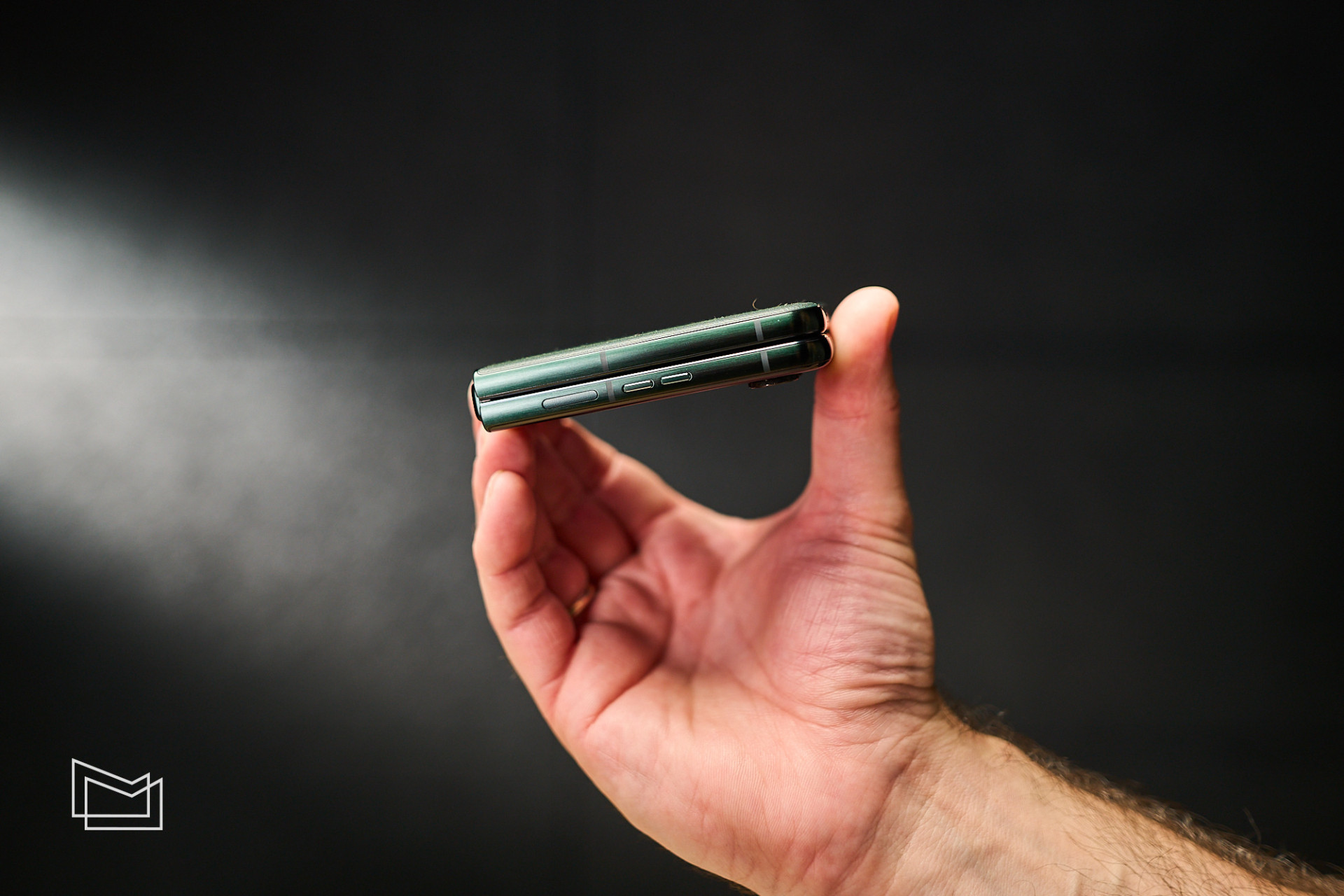 Огляд Motorola Razr 60 Ultra: дизайн та ергономічність