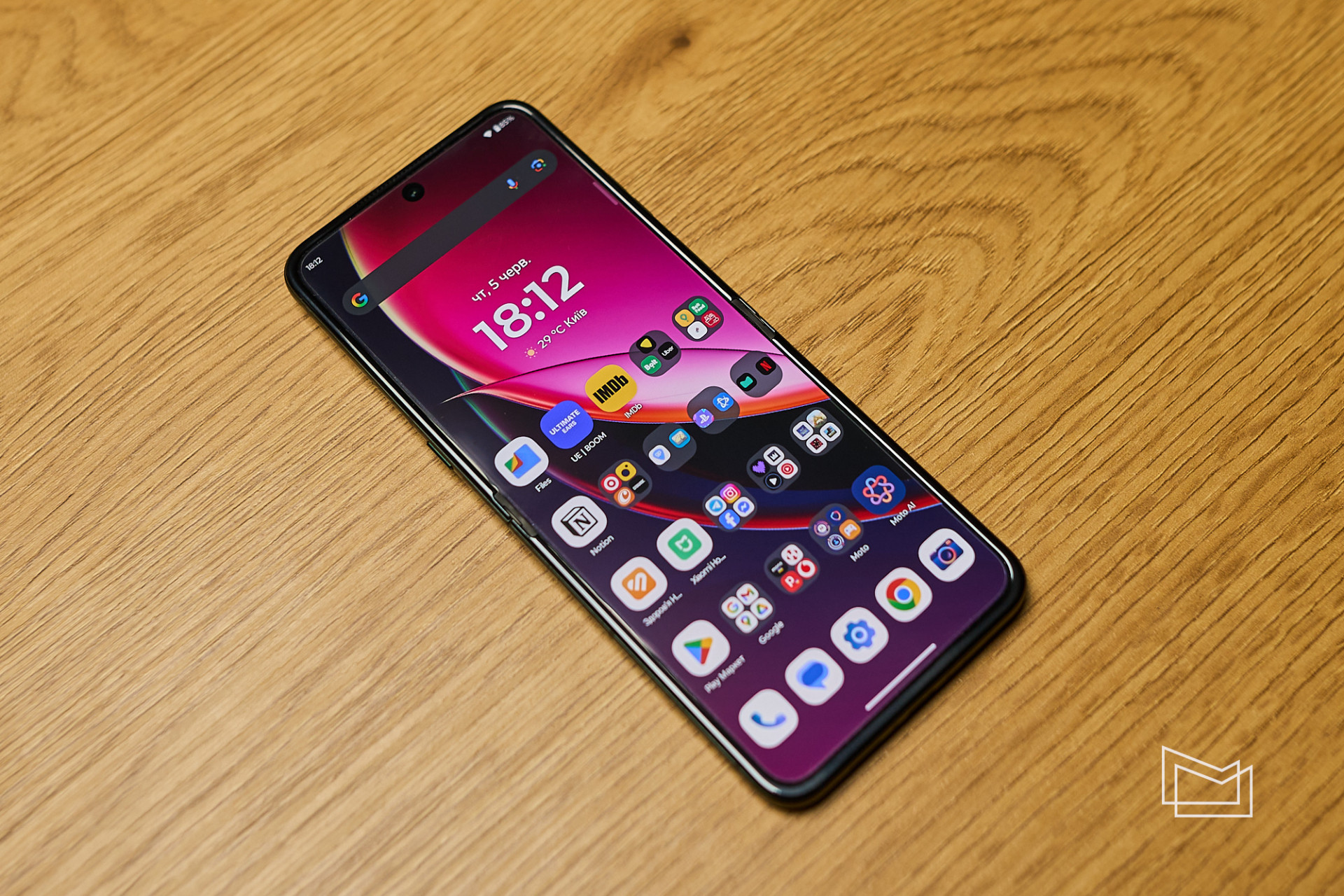 Огляд Motorola Razr 60 Ultra: дисплеї