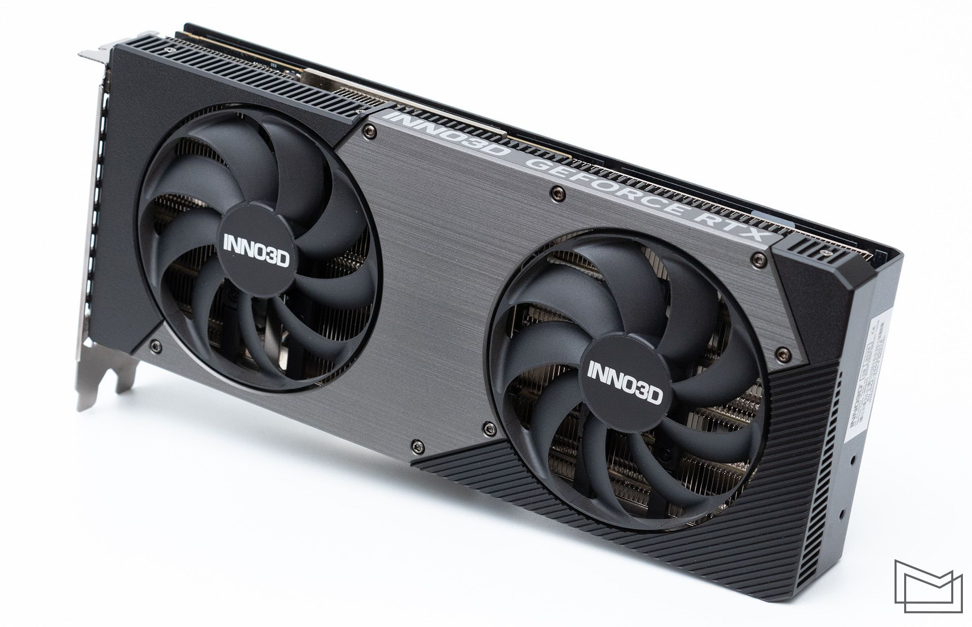 GeForce RTX 5070 12 ГБ приємно тішить показниками. Їй би ще 16 ГБ пам'яті