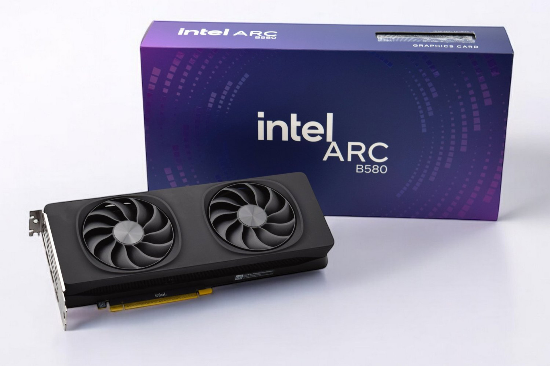 Intel ARC B580 12 ГБ тішить гігабайтами, але асортимент та продажі досить скромні