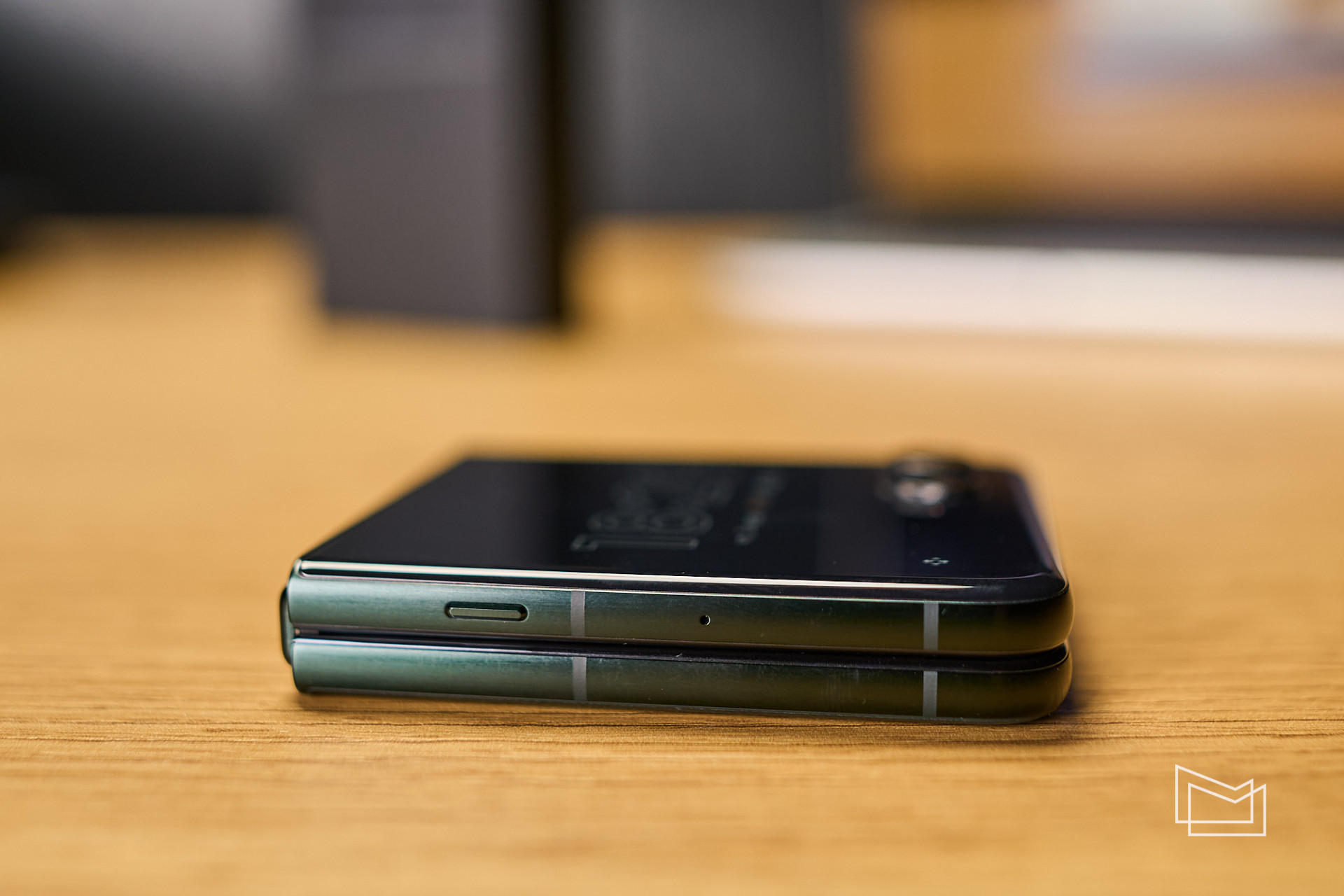 Огляд Motorola Razr 60 Ultra: дизайн та ергономічність