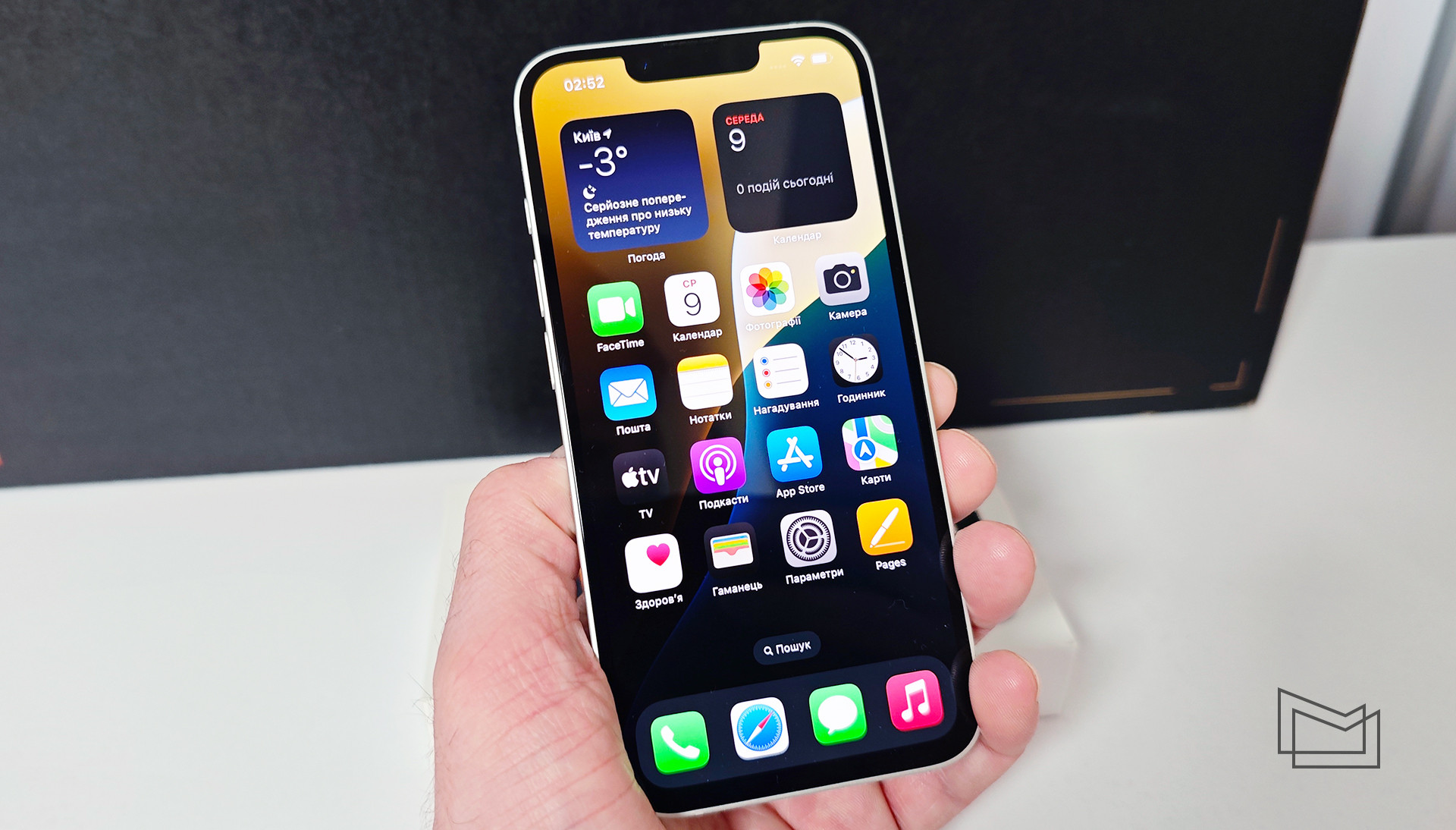 Огляд Apple iPhone 16e: дизайн та ергономічність