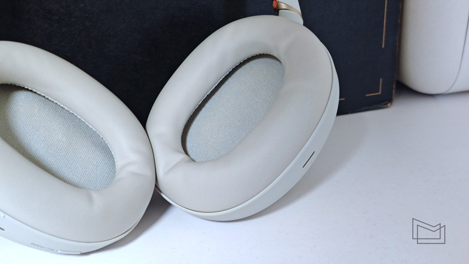 Огляд Sony WH-1000XM6: дизайн та зручність використання