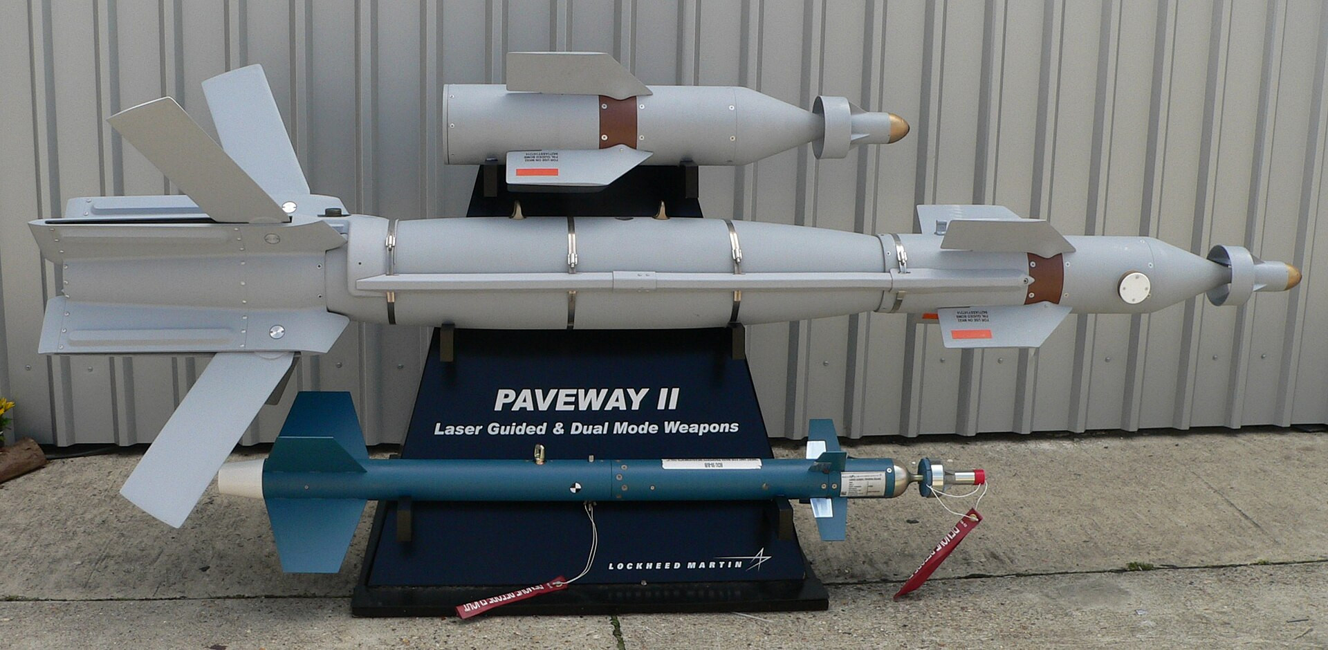 Встановлений на вільнопадаючу бомбу комплекс системи Paveway з хвостовим оперенням та блоком наведення та корекції польоту / Фото з відкритих джерел