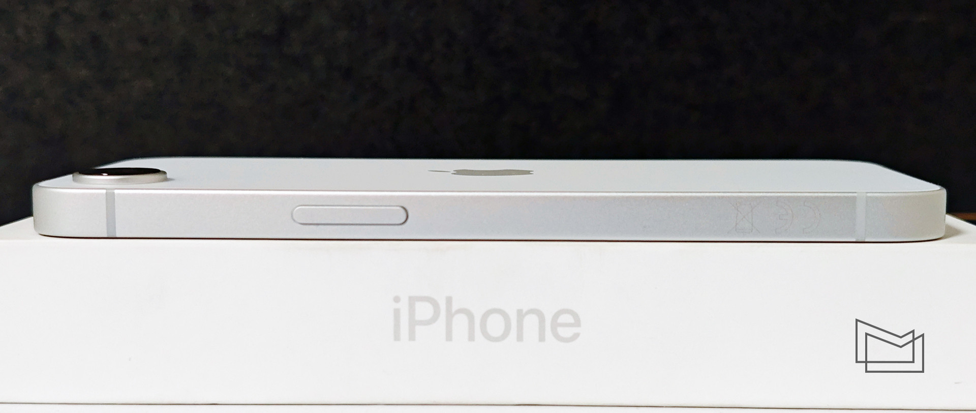 Огляд Apple iPhone 16e: дизайн та ергономічність