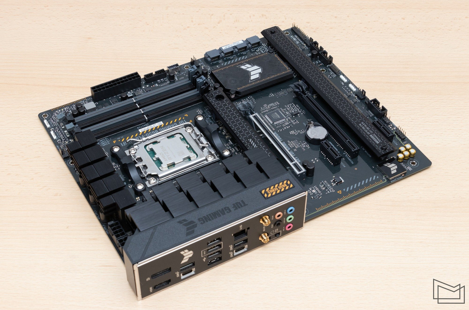 ASUS TUF GAMING B650-PLUS WIFI top PCB