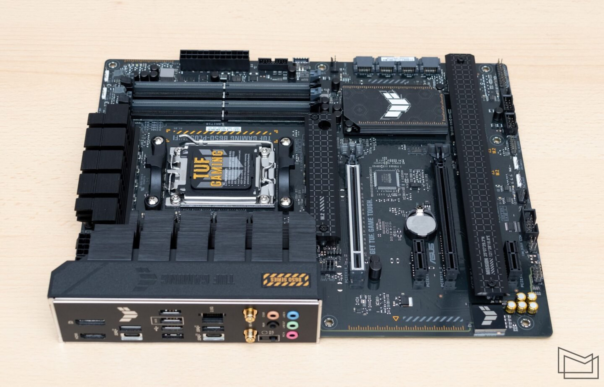 ASUS TUF GAMING B650-PLUS WIFI slots