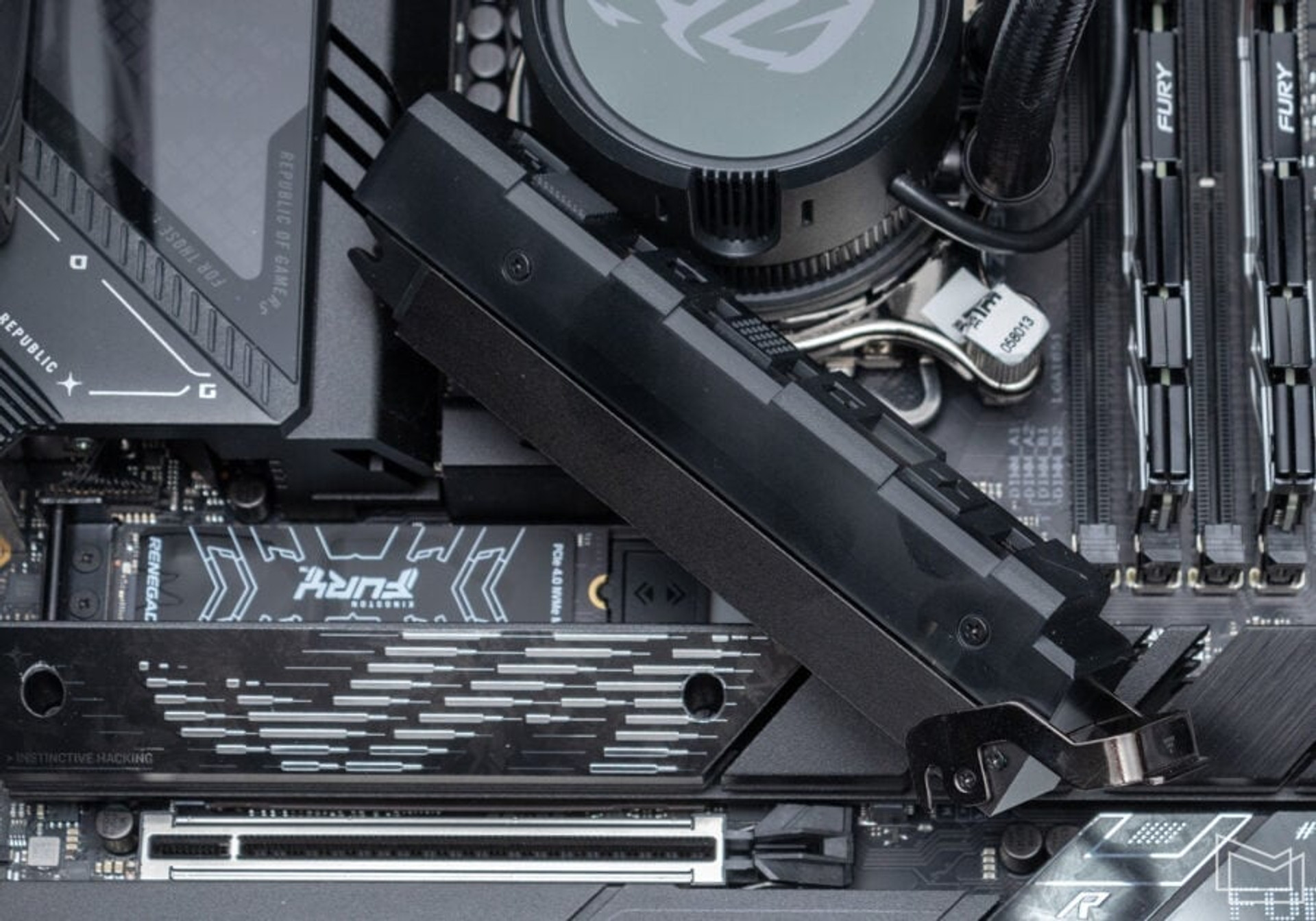 ASUS ROG STRIX Z890-E GAMING WIFI cooler M.2