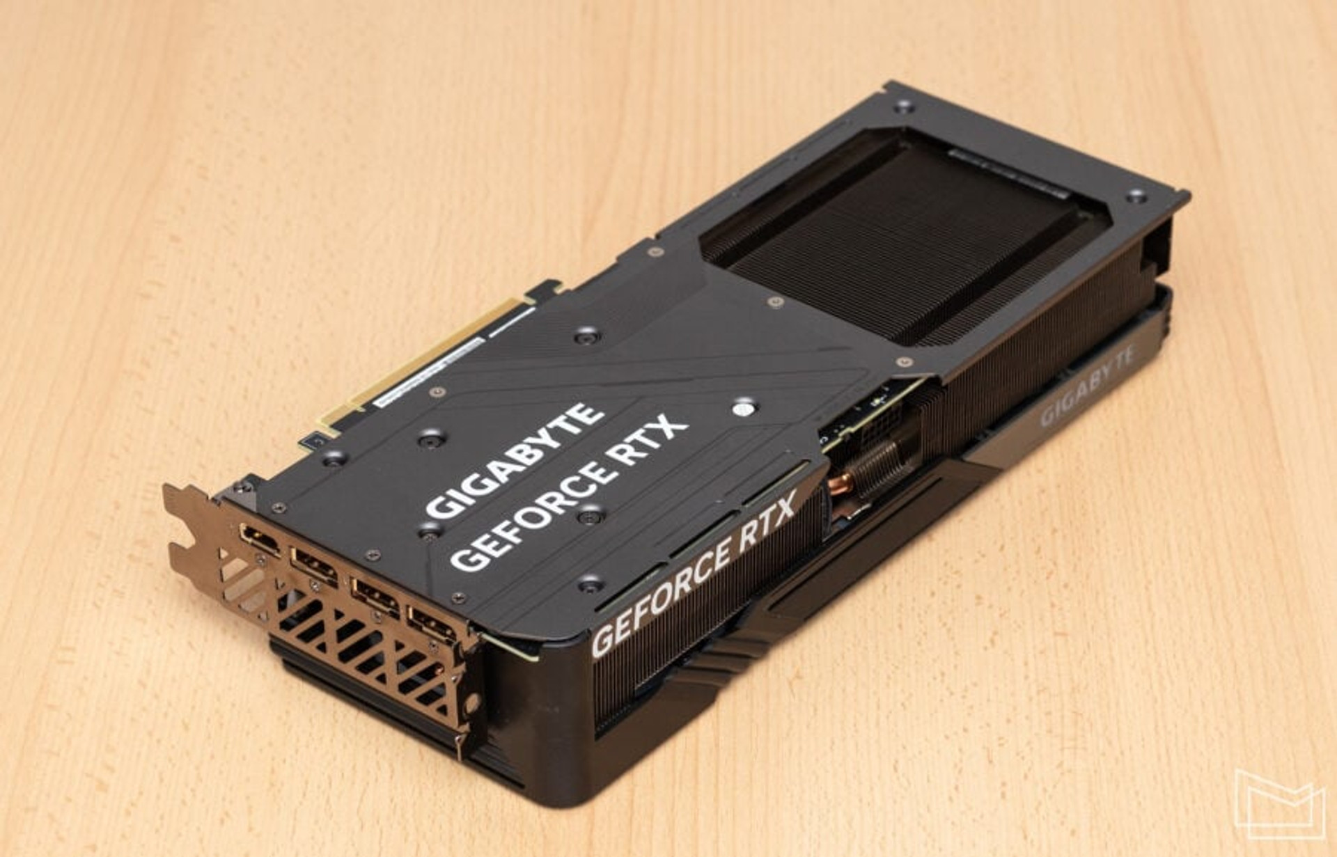 GIGABYTE GeForce RTX 4070 Ti SUPER GAMING OC 16G back