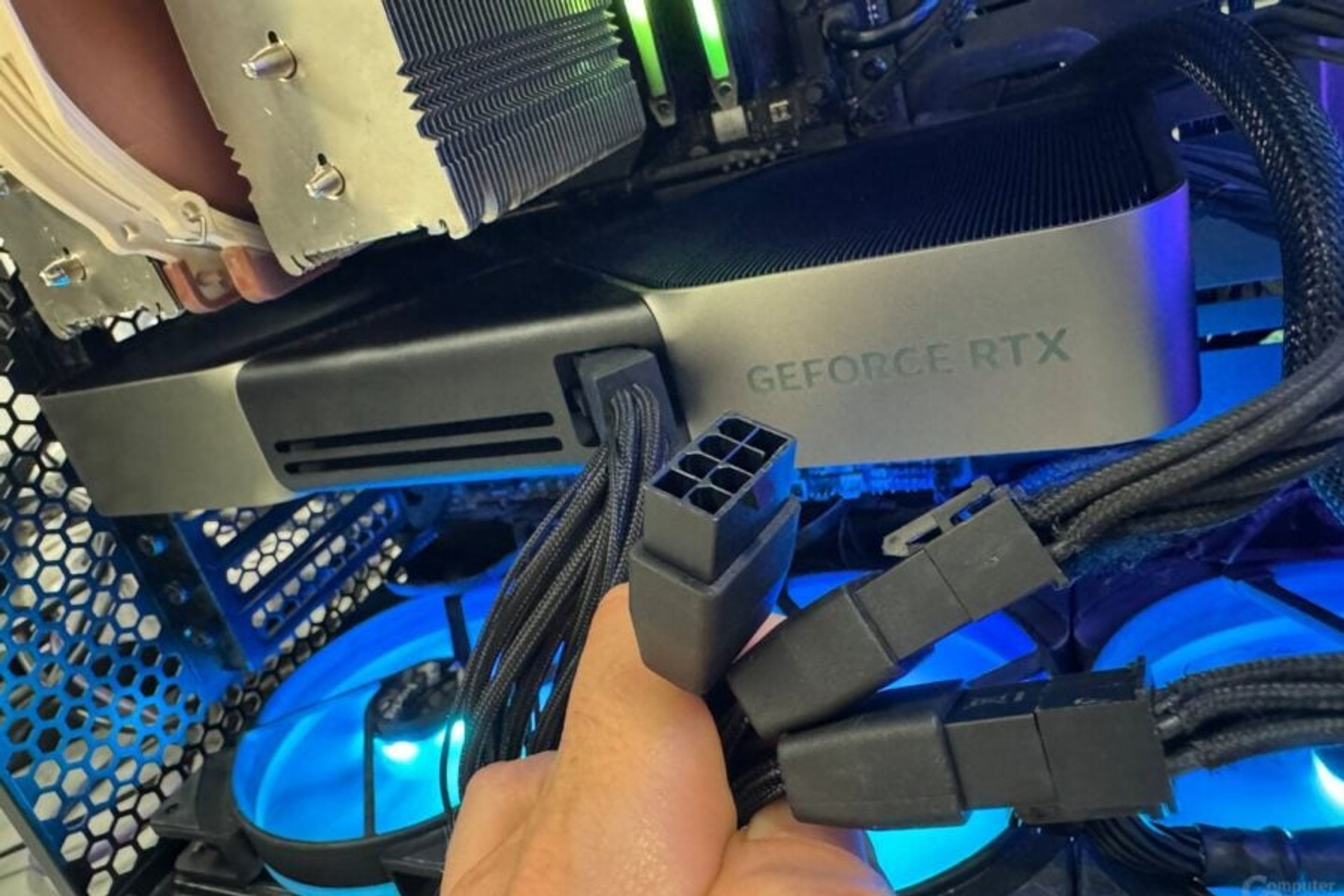 GeForce RTX 5090 power conector