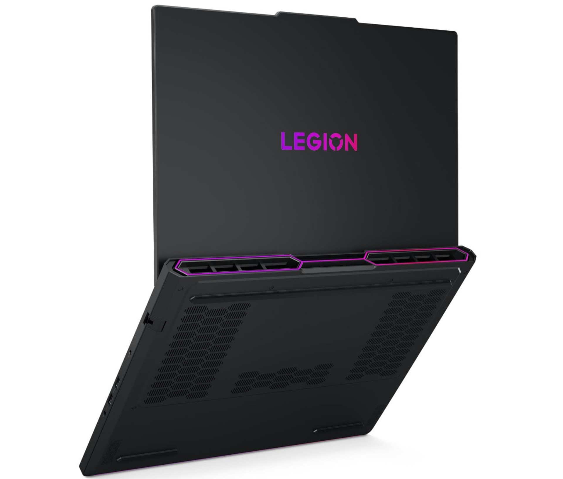 Новинки Lenovo на CES 2025: Lenovo Legion Pro 7i