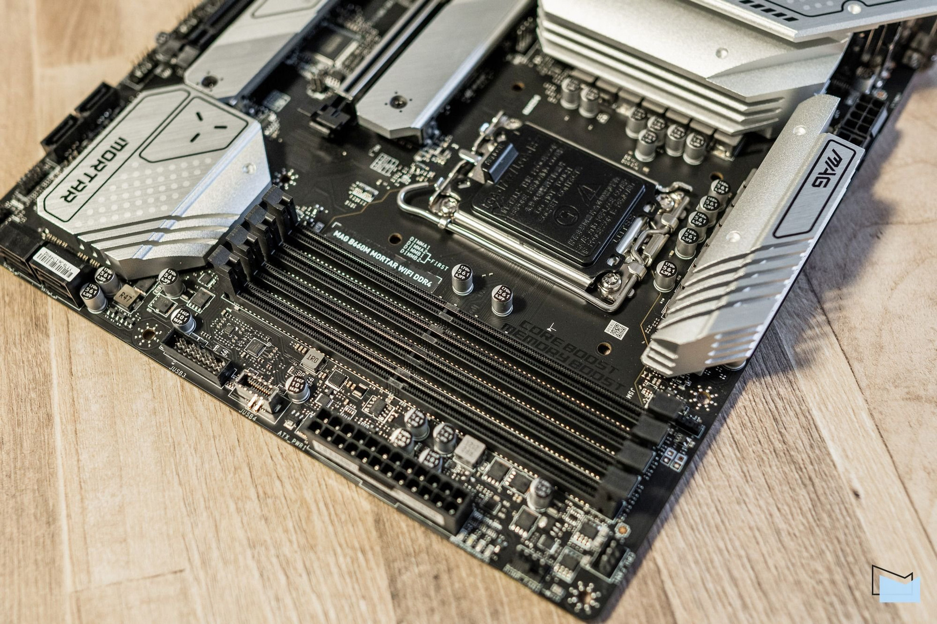MSI MAG B660M MORTAR WiFi DDR4 slots DIMM