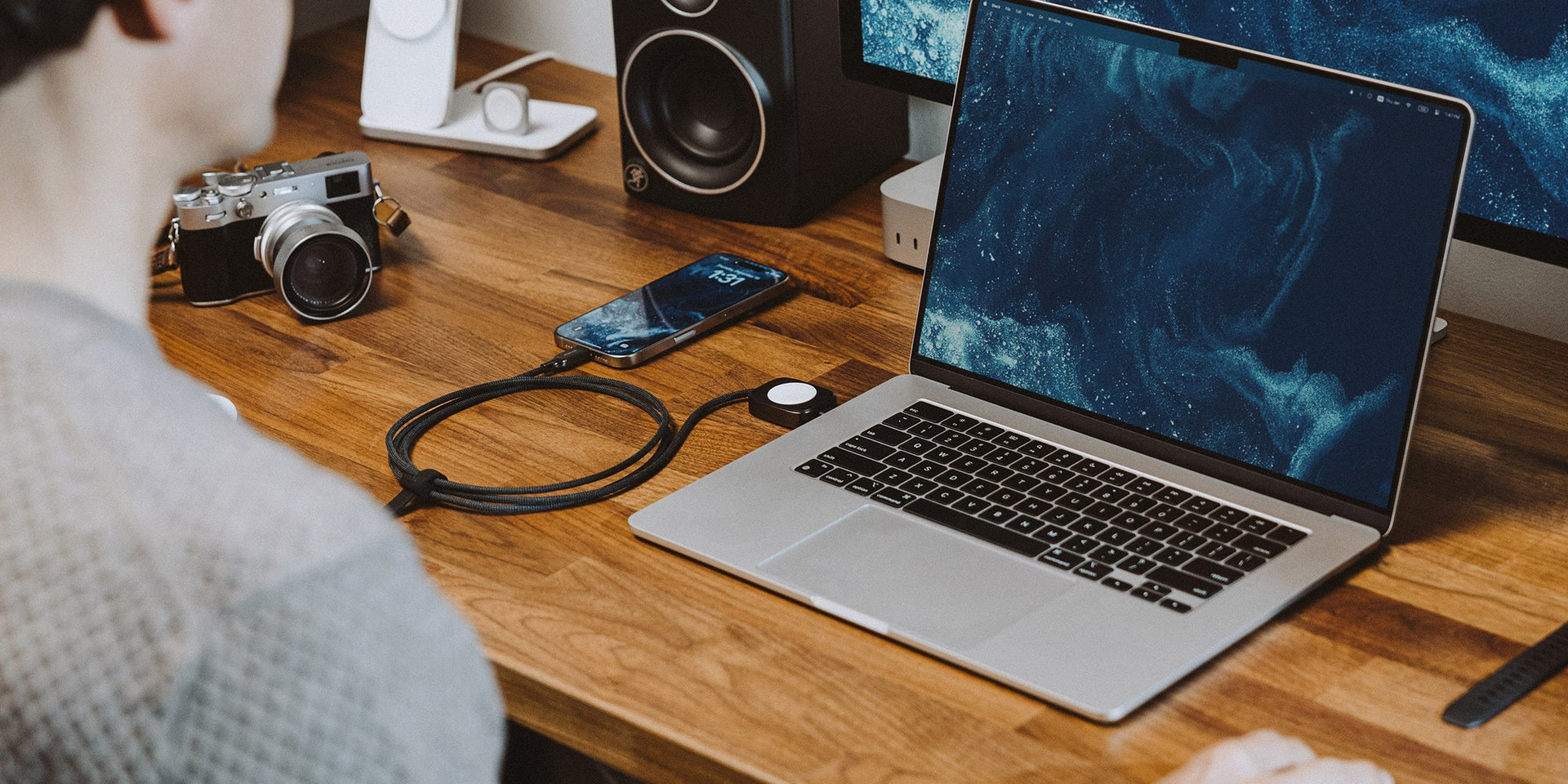 Nomad Universal Cable for Apple Watch