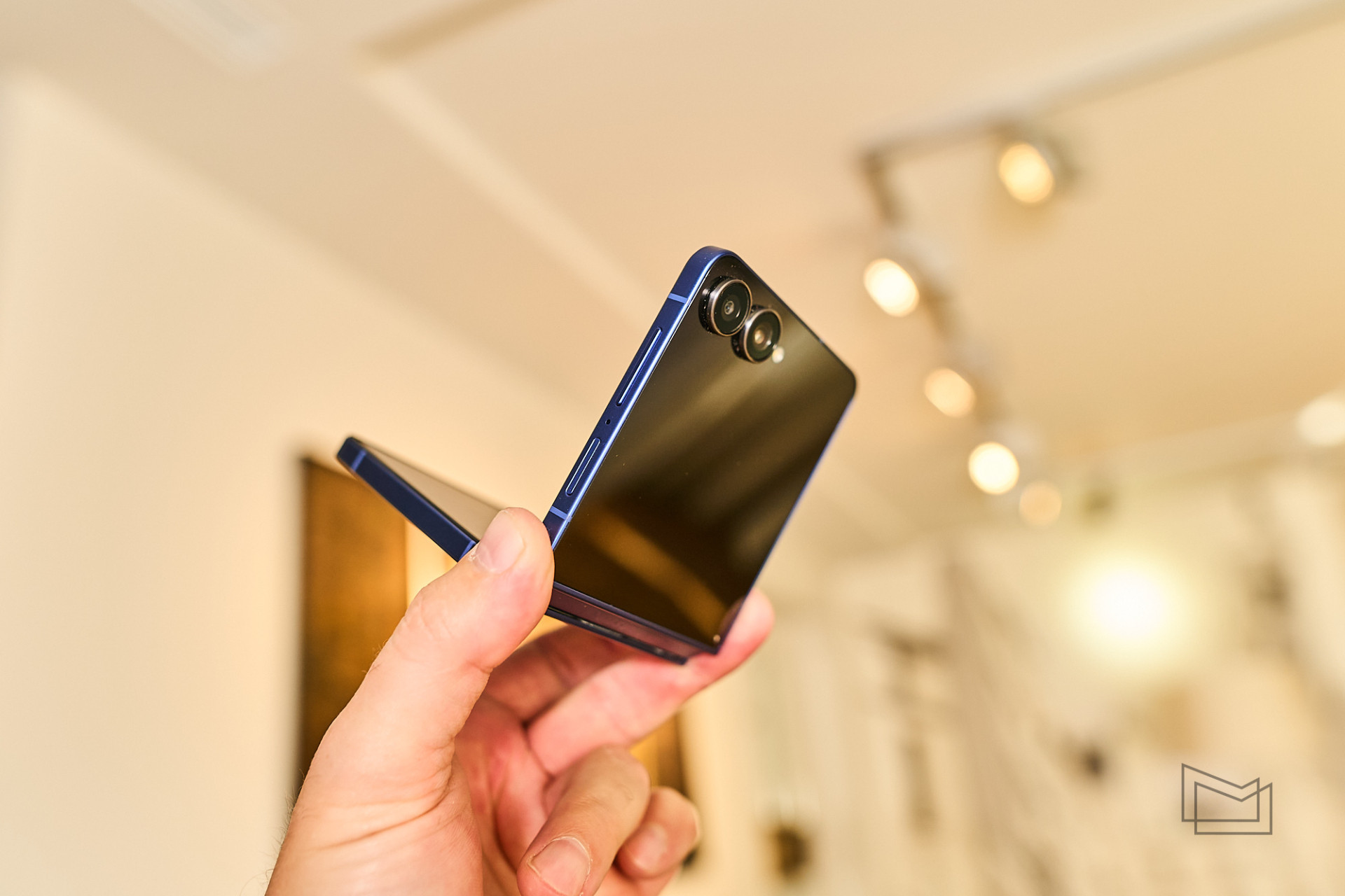Огляд Samsung Galaxy Flip7: особливості використання та зовнішній дисплей