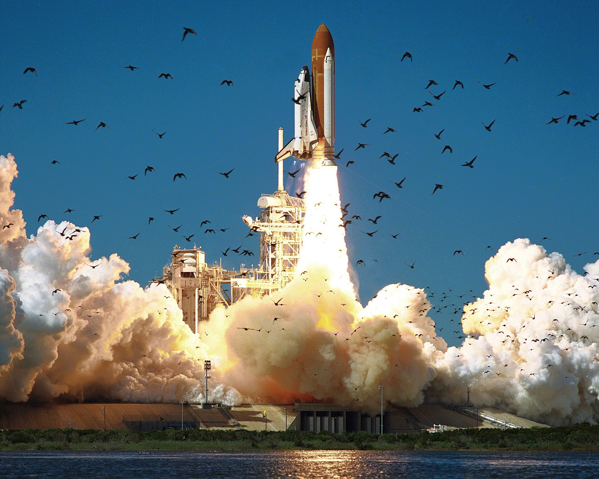Старт шатла Challenger під час місії STS-51-L, 28 січня 1986 року, 70 секунд до катастрофи