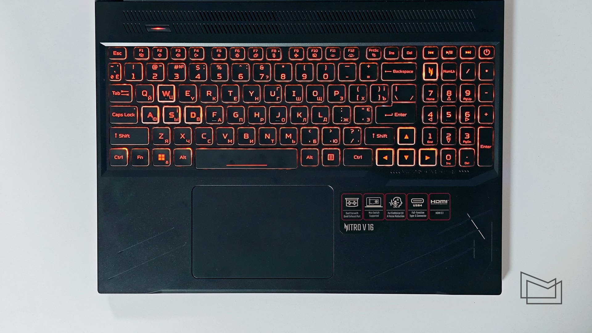 Огляд Acer Nitro V 16: клавіатура